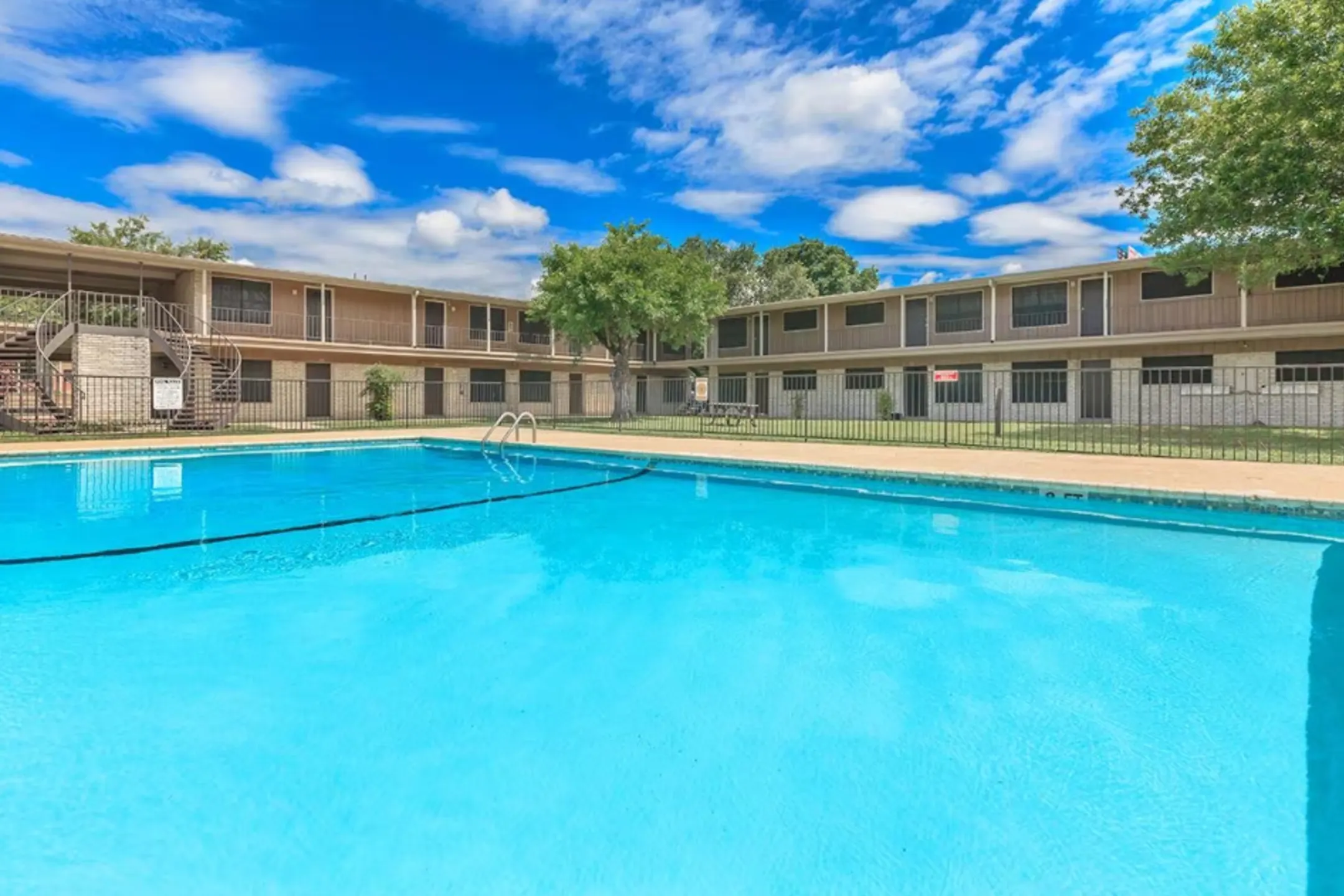 Pool - Oak Tree Apartments - San Antonio, TX