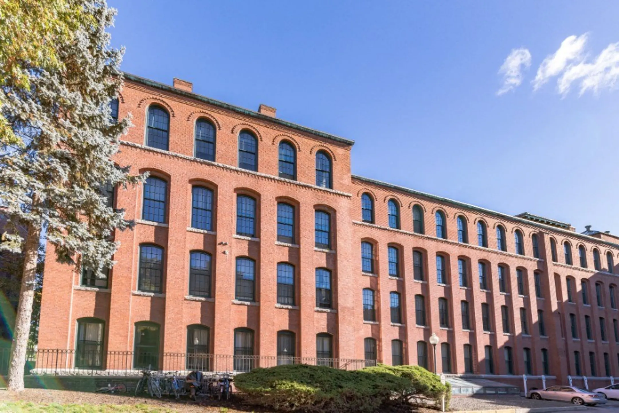 The Royal Worcester Apartments 45 Grand St Worcester, MA Apartments