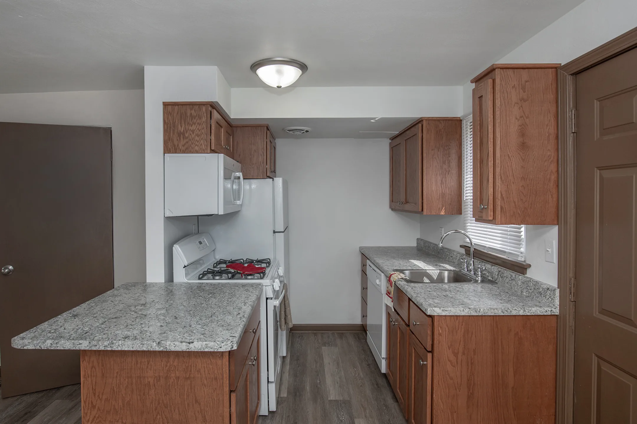 Downtown Town Homes 2124 Grant Street Bettendorf, IA Apartments for