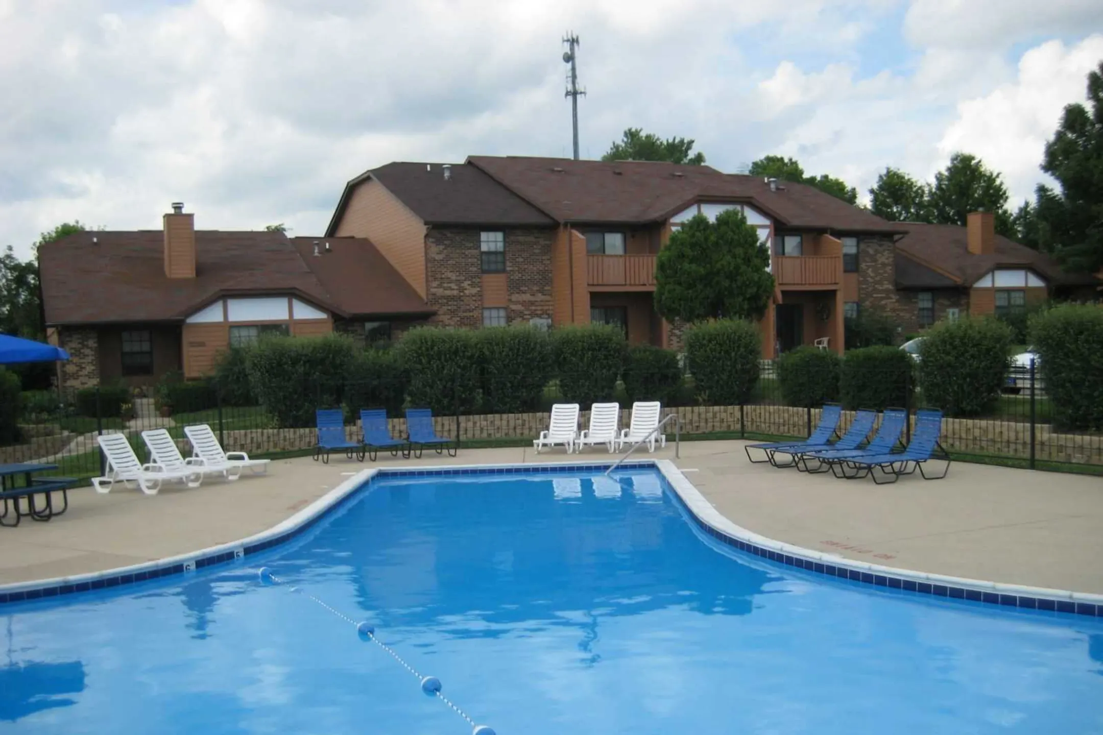 Pool - Summit Pointe Apartments - Bloomington, IN