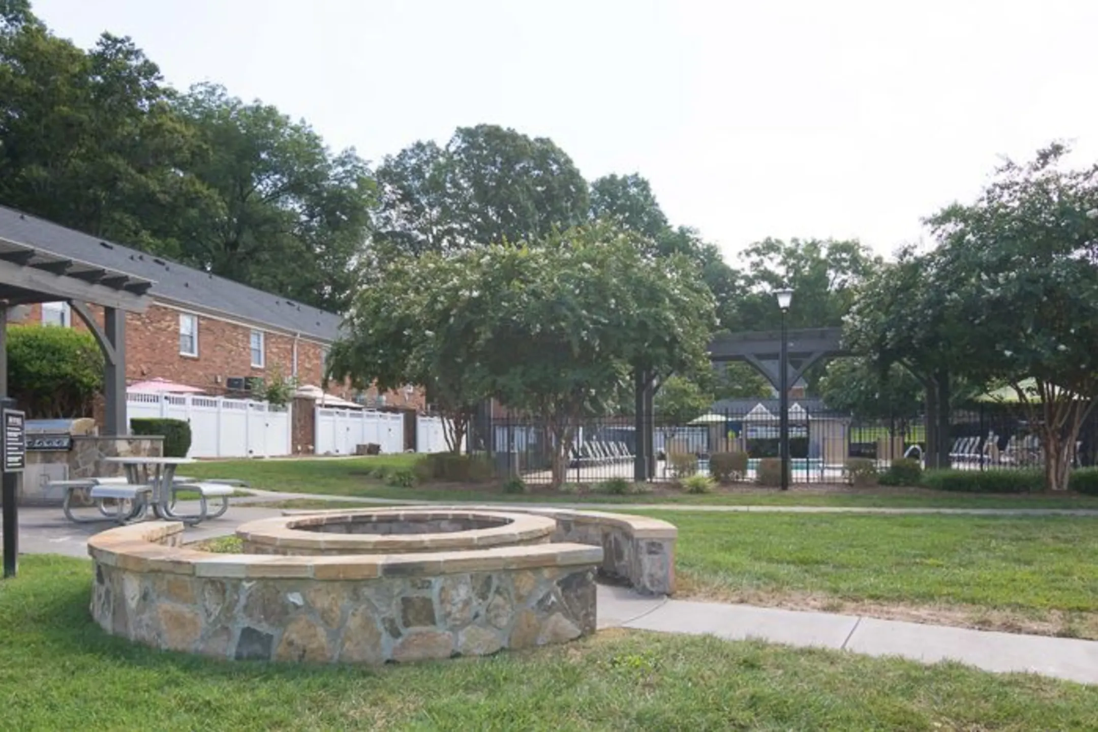 Aurora Apartments Charlotte, NC 28205