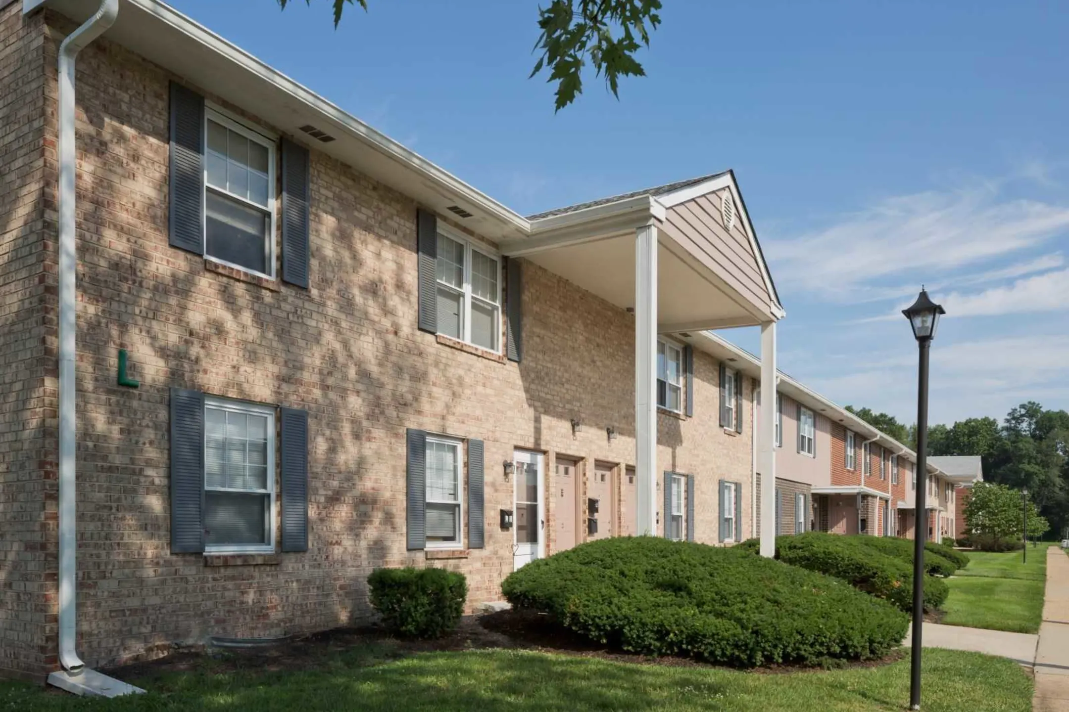 Building - Pickwick Apartments - Maple Shade, NJ