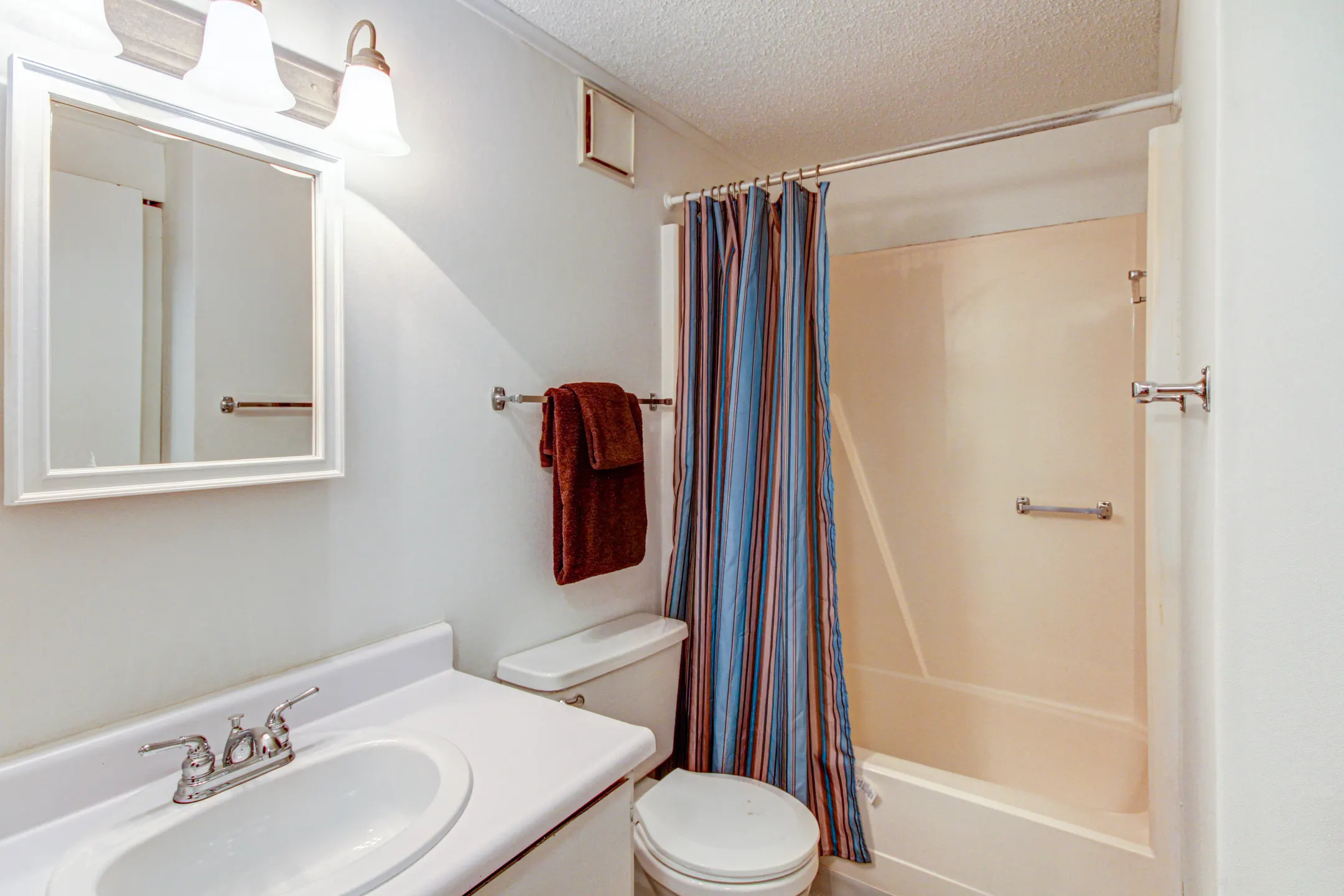 Bathroom - Fox Creek Apartments - Toledo, OH