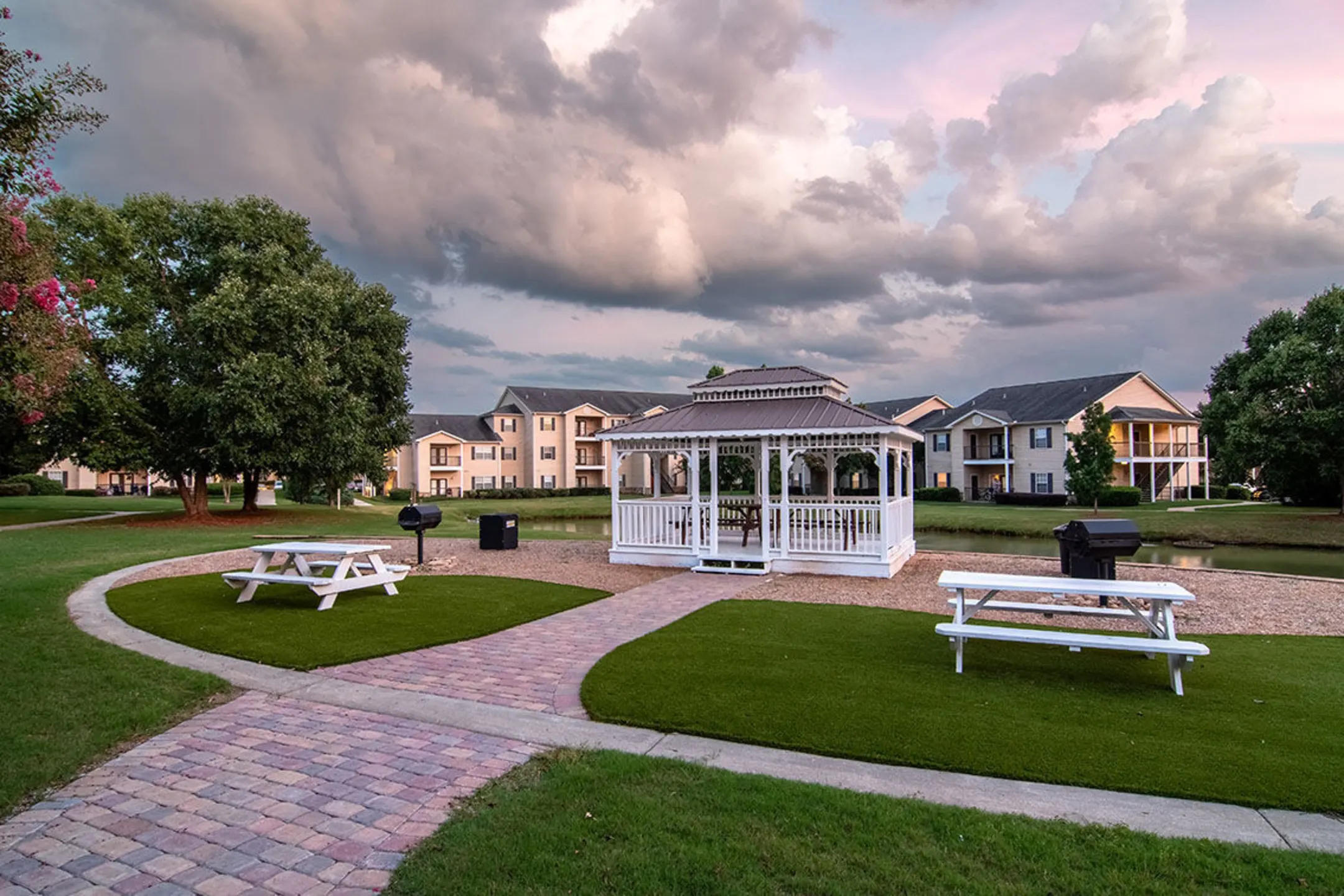 Houston Lake Apartment Community Apartments Kathleen, GA 31047