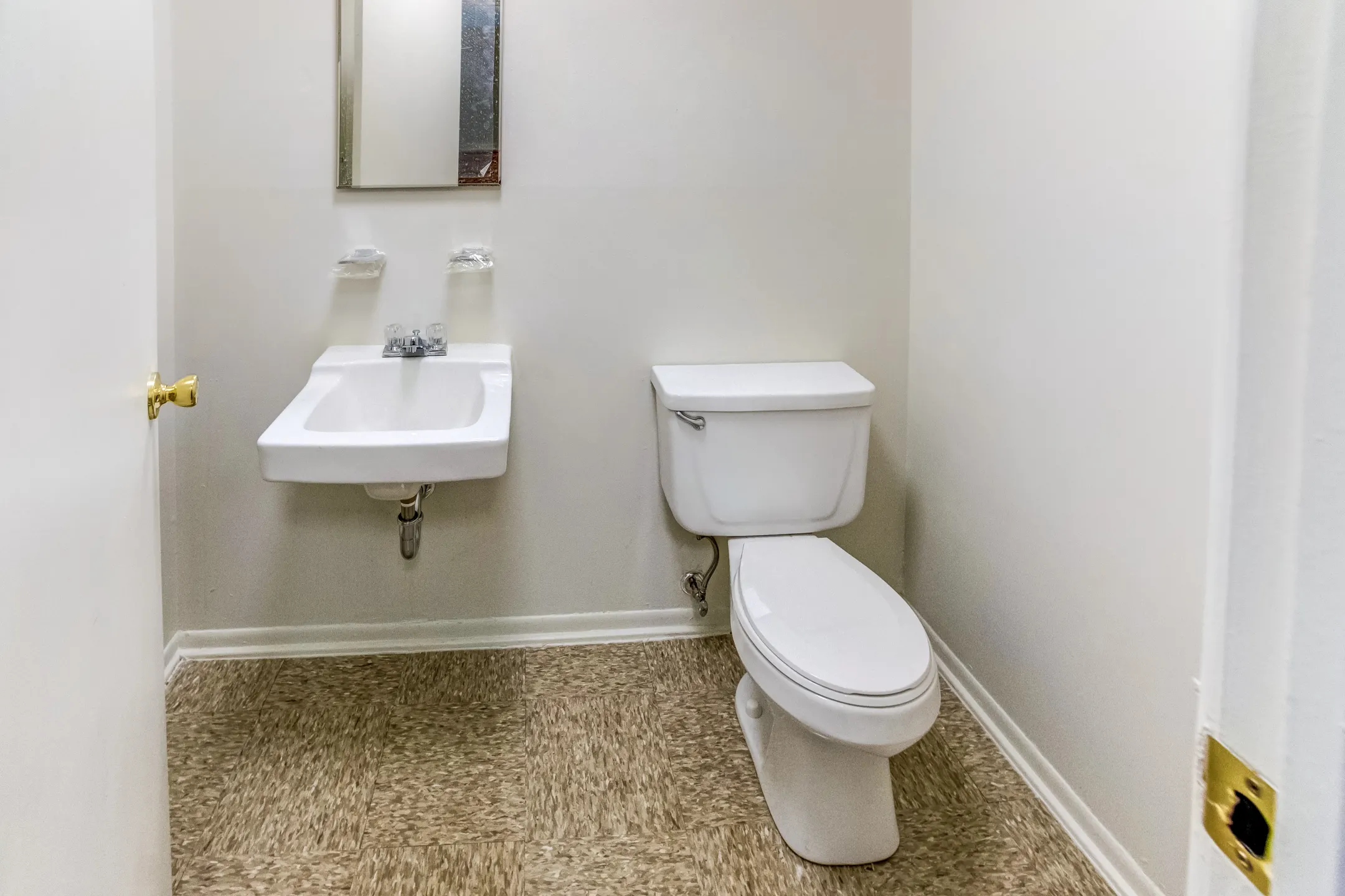 Southford Park Apartments - Waterbury, CT 06705