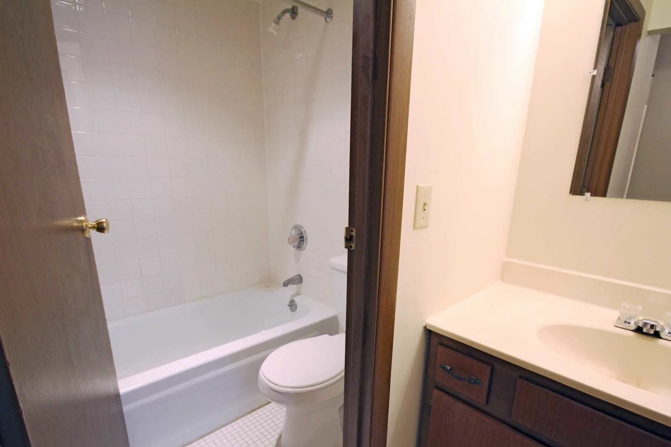 Bathroom - Ravenwood Apartments - Cincinnati, OH
