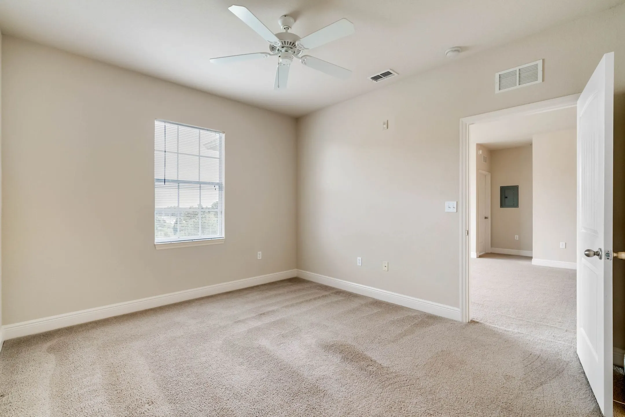 Victoria Park Apartment Apartments - Davenport, FL 33896