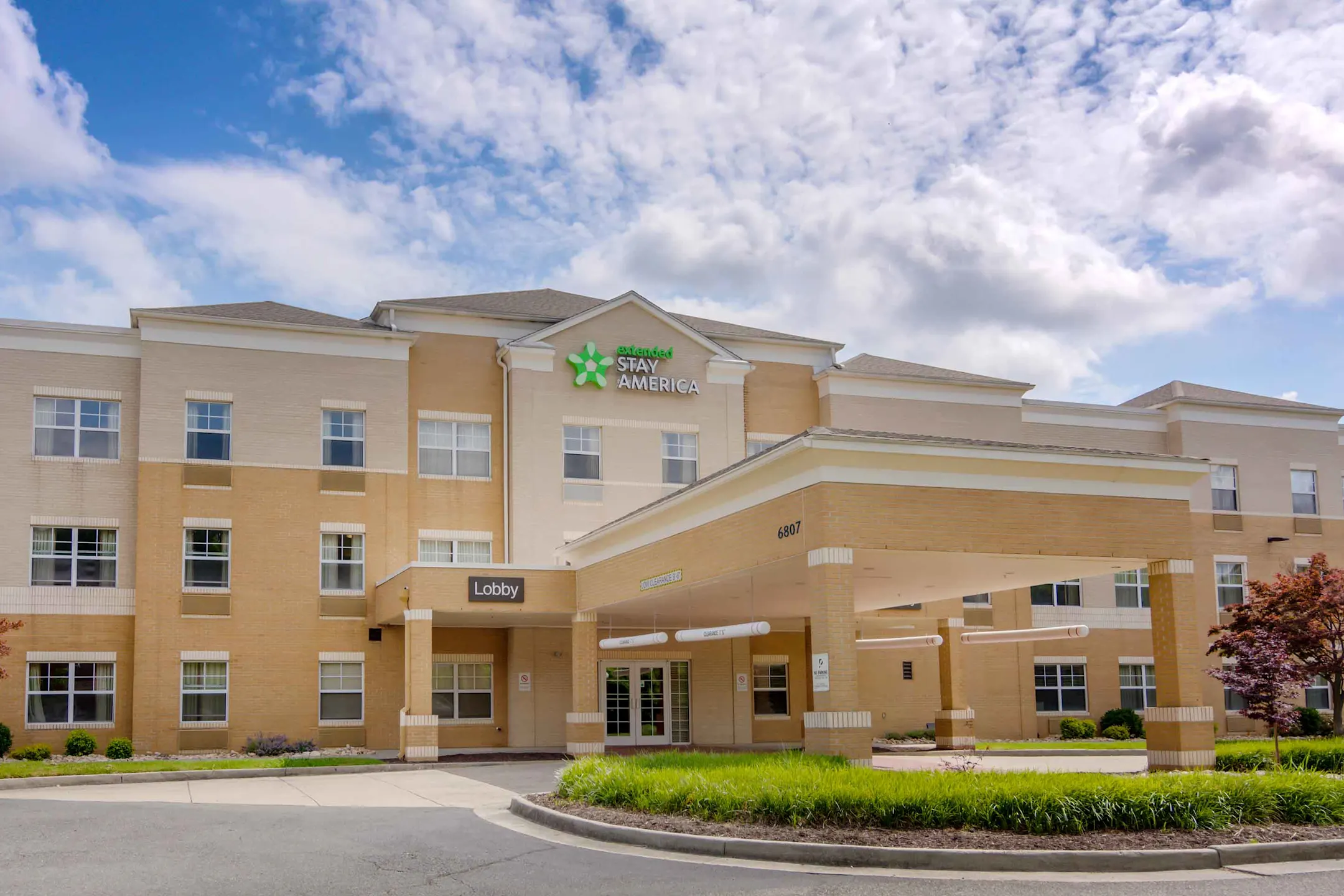 Furnished Studio Richmond W. Broad Street Glenside North