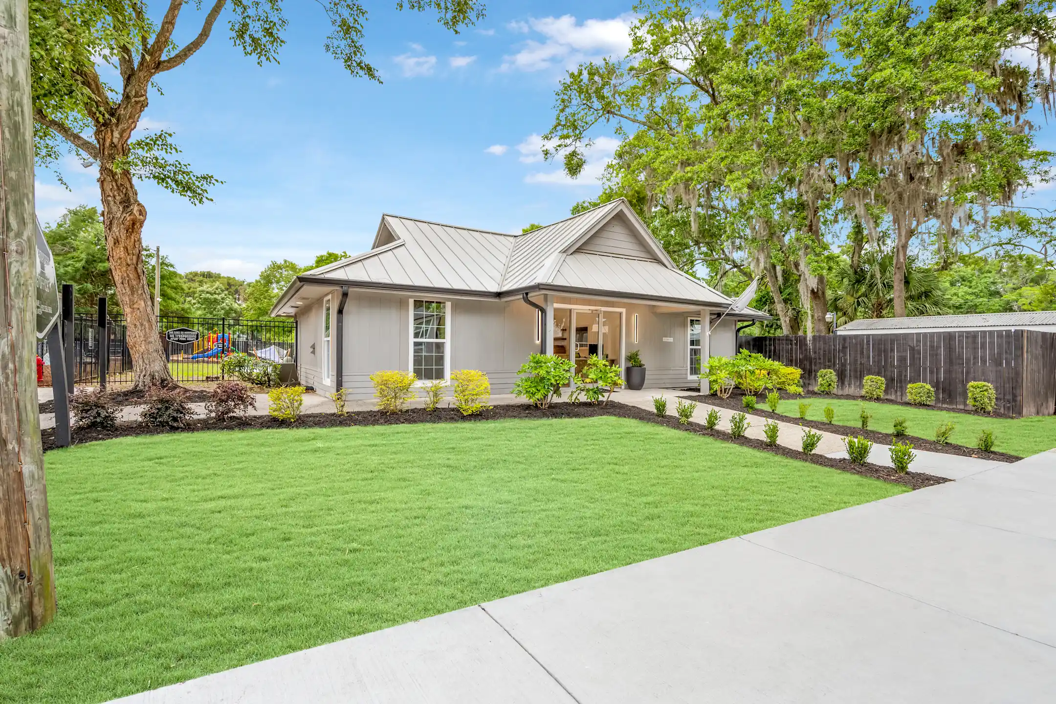 The Flats on Hampstead 200 Hampstead Ave Savannah, GA Townhouses