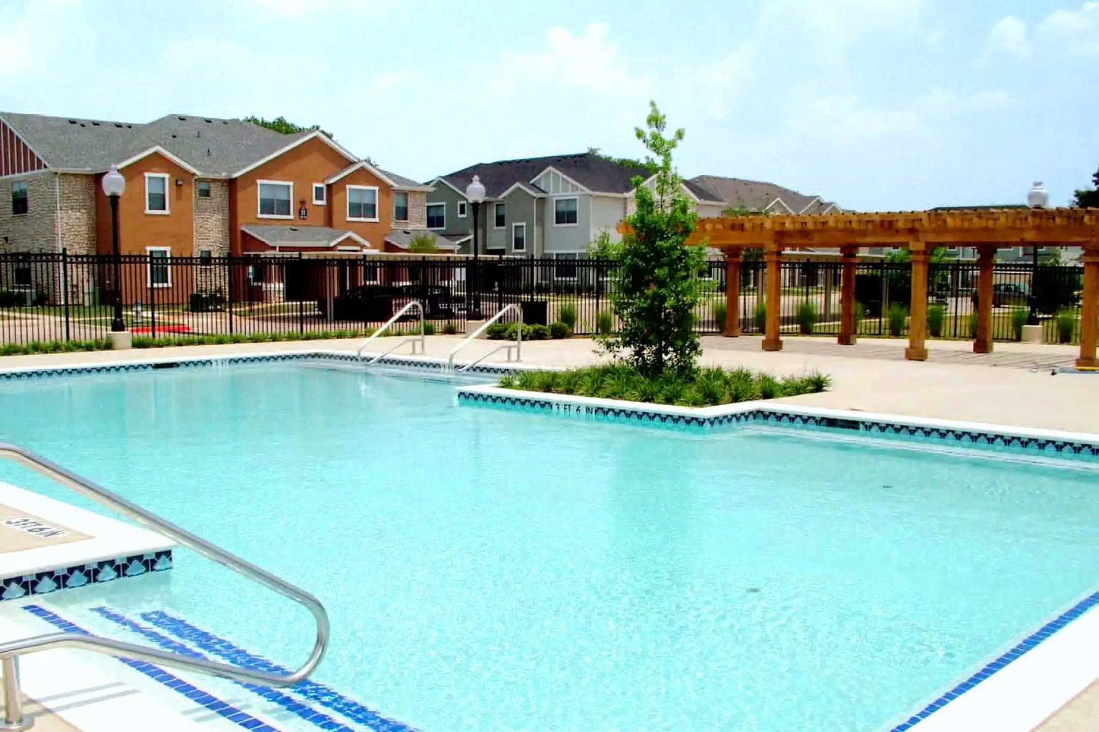 Pool - Rosemont At Meadow Lane - Dallas, TX