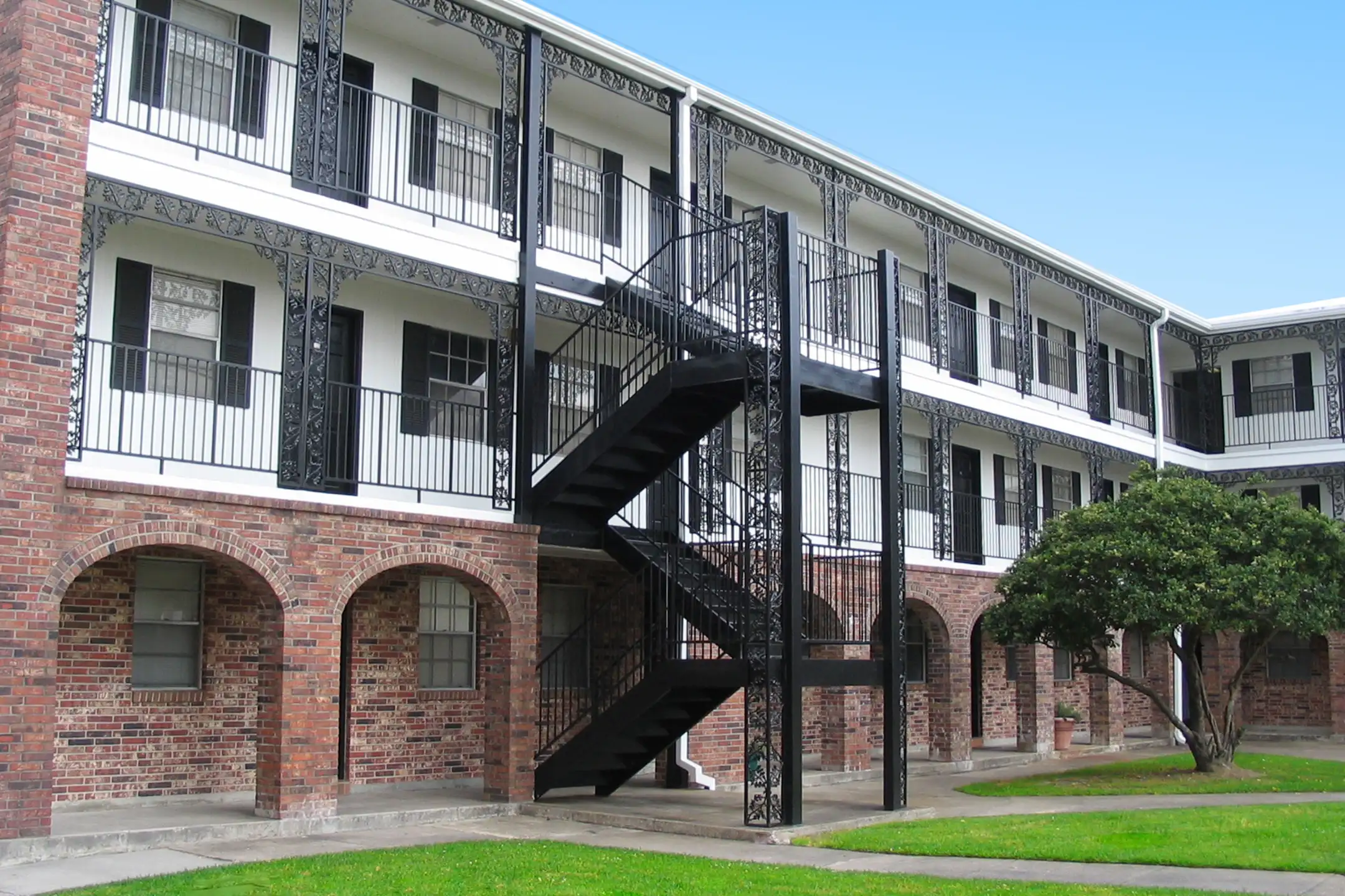 Savoy Plaza 600 Wooddale Blvd Baton Rouge, LA Apartments for Rent