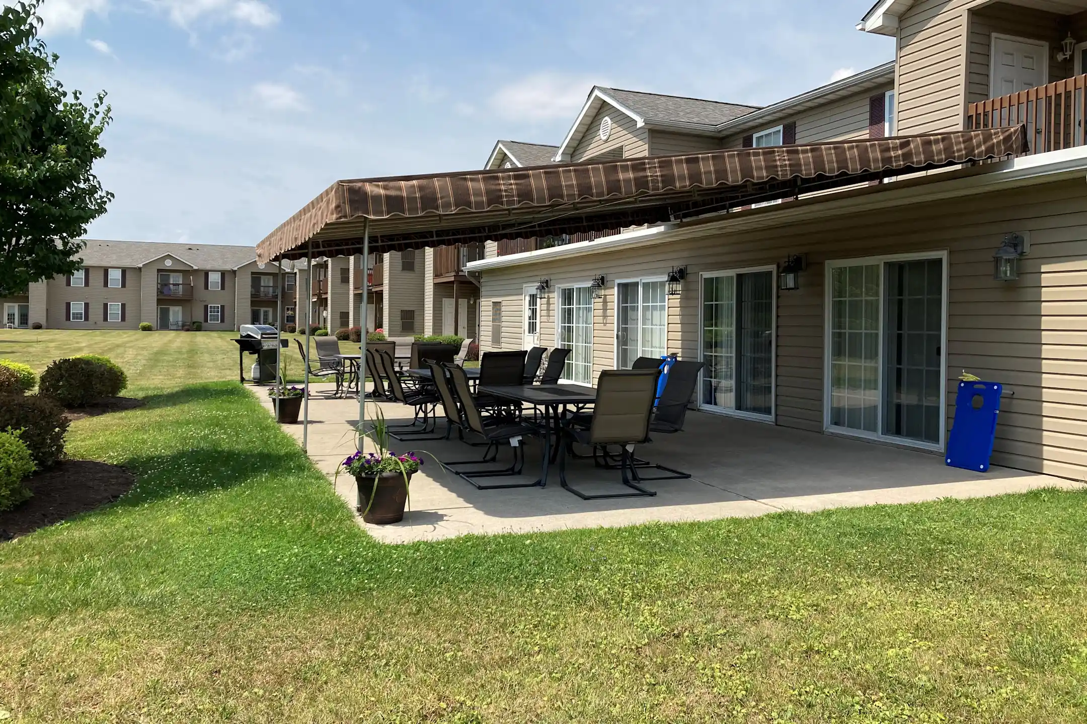 New Hartford Square Senior Apartments (Ages 55+) 4770 Middle