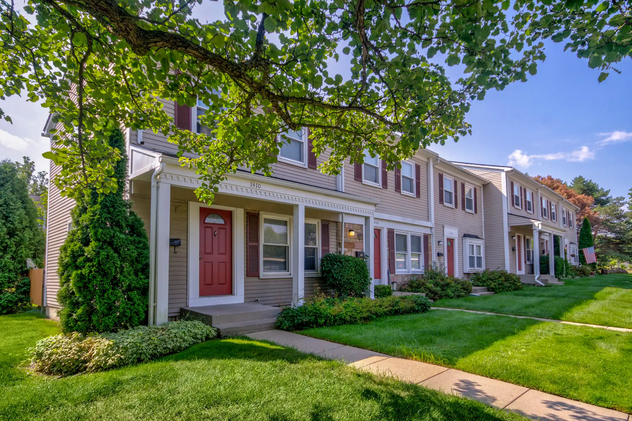 Meadowfield Townhomes Apartments Rochester Hills, MI 48307