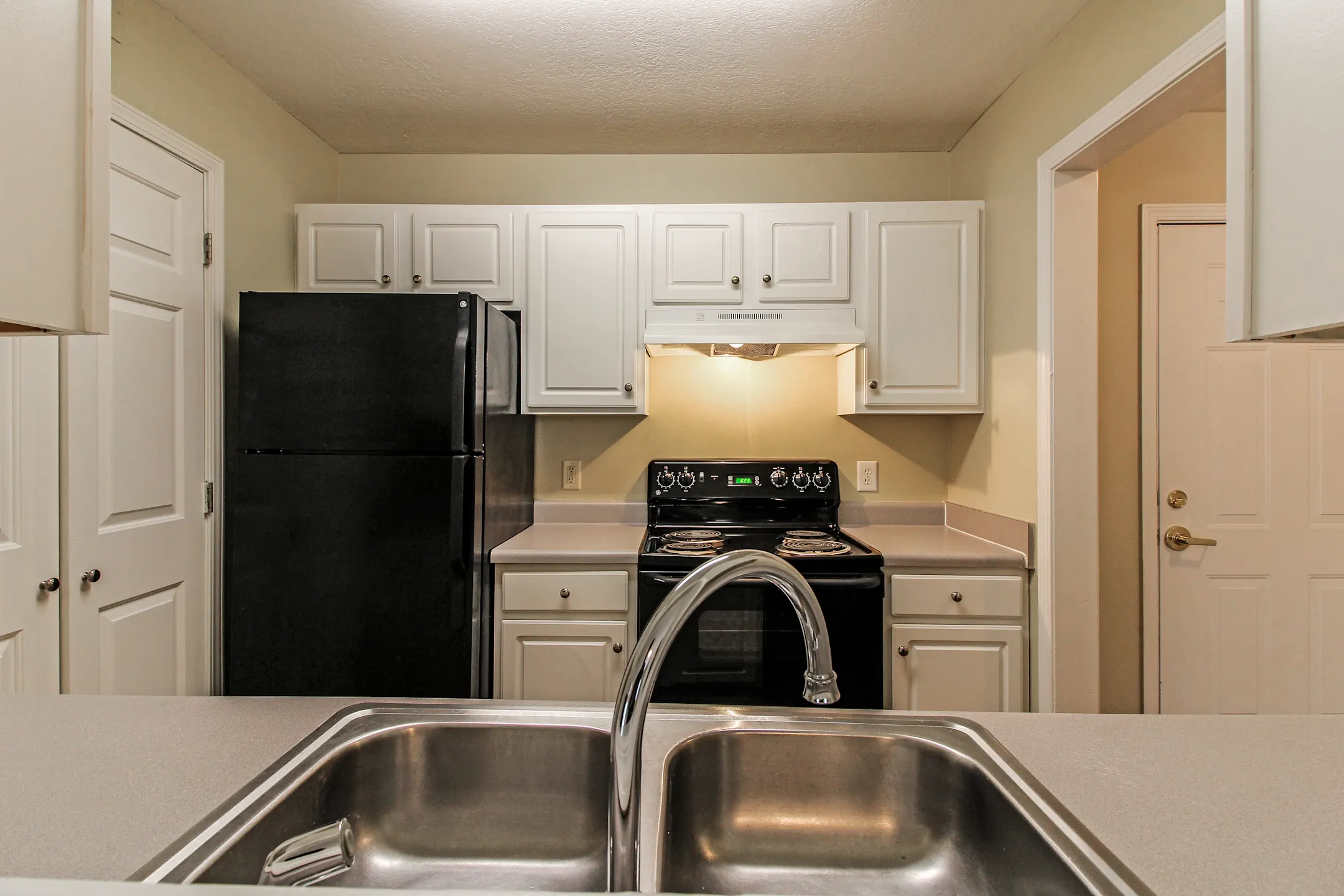 Kitchen - Chelsea Court - Clarkston, GA
