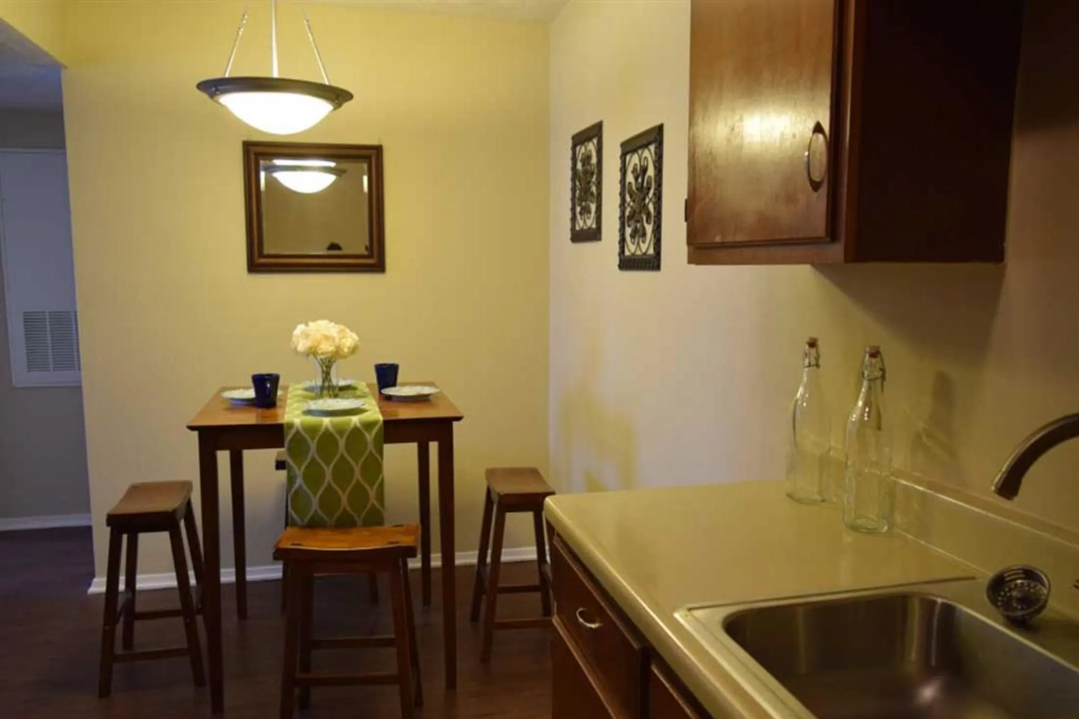 Hunters Point Apartments - College Station, TX