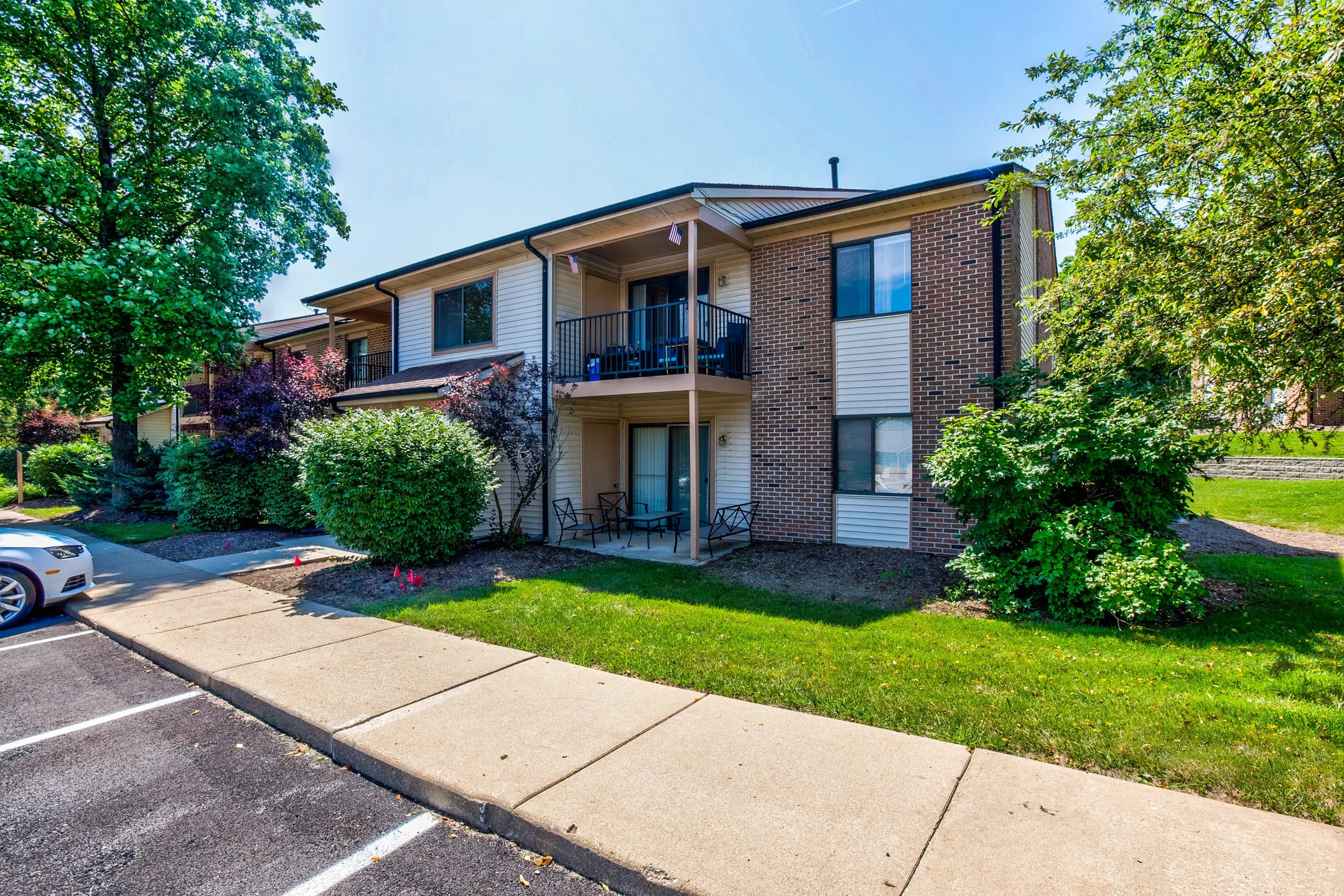 Fox Hill Apartment Homes - 701 Fox Hill Cir | Bloomington, IL ...