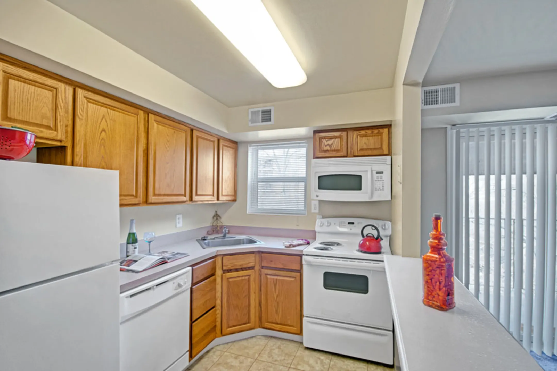 Kitchen - Glen Manor Apartments - Glenolden, PA