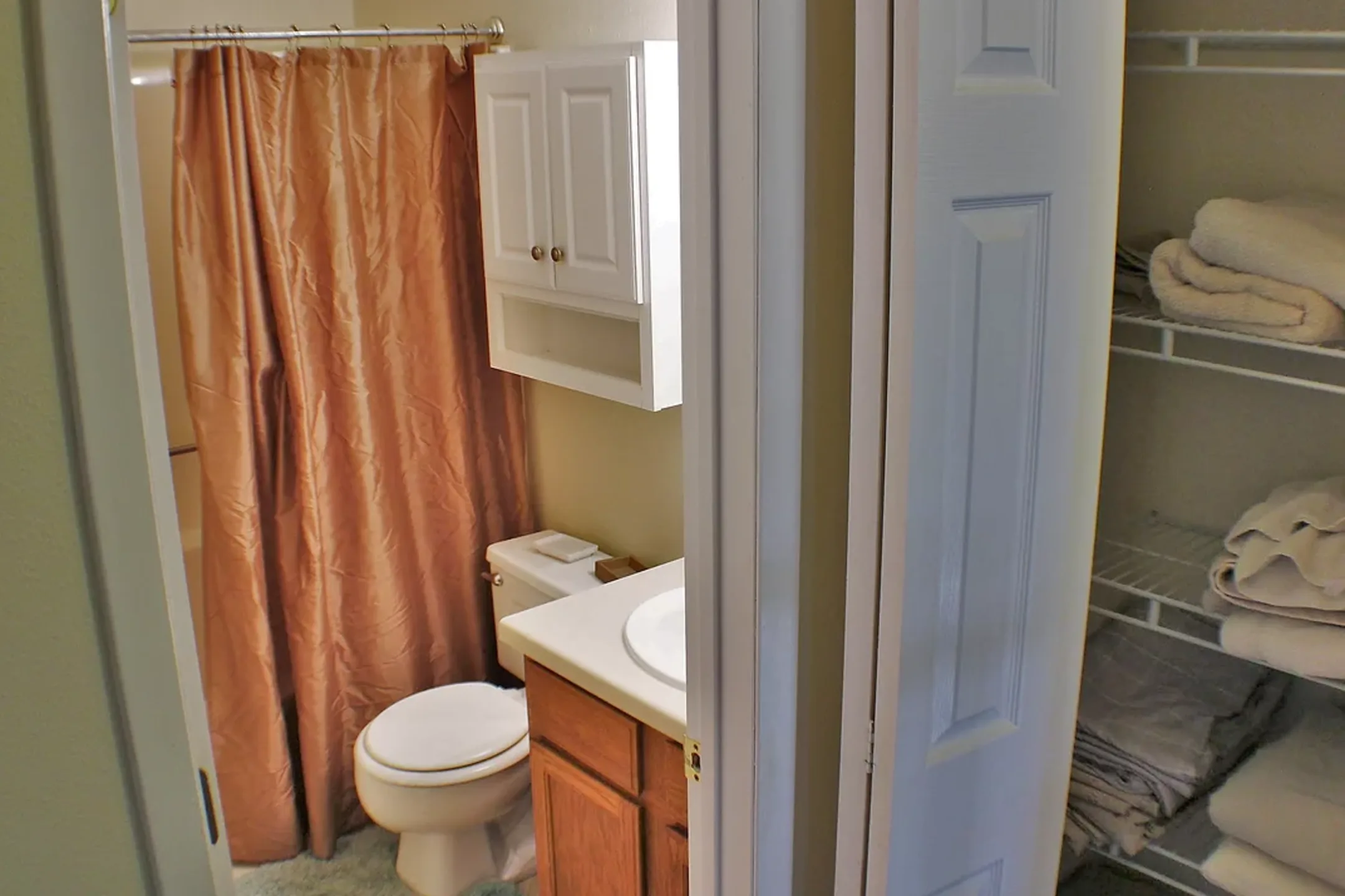 Newbury Village 2645 Newbury Circle Burlington, IA Apartments for