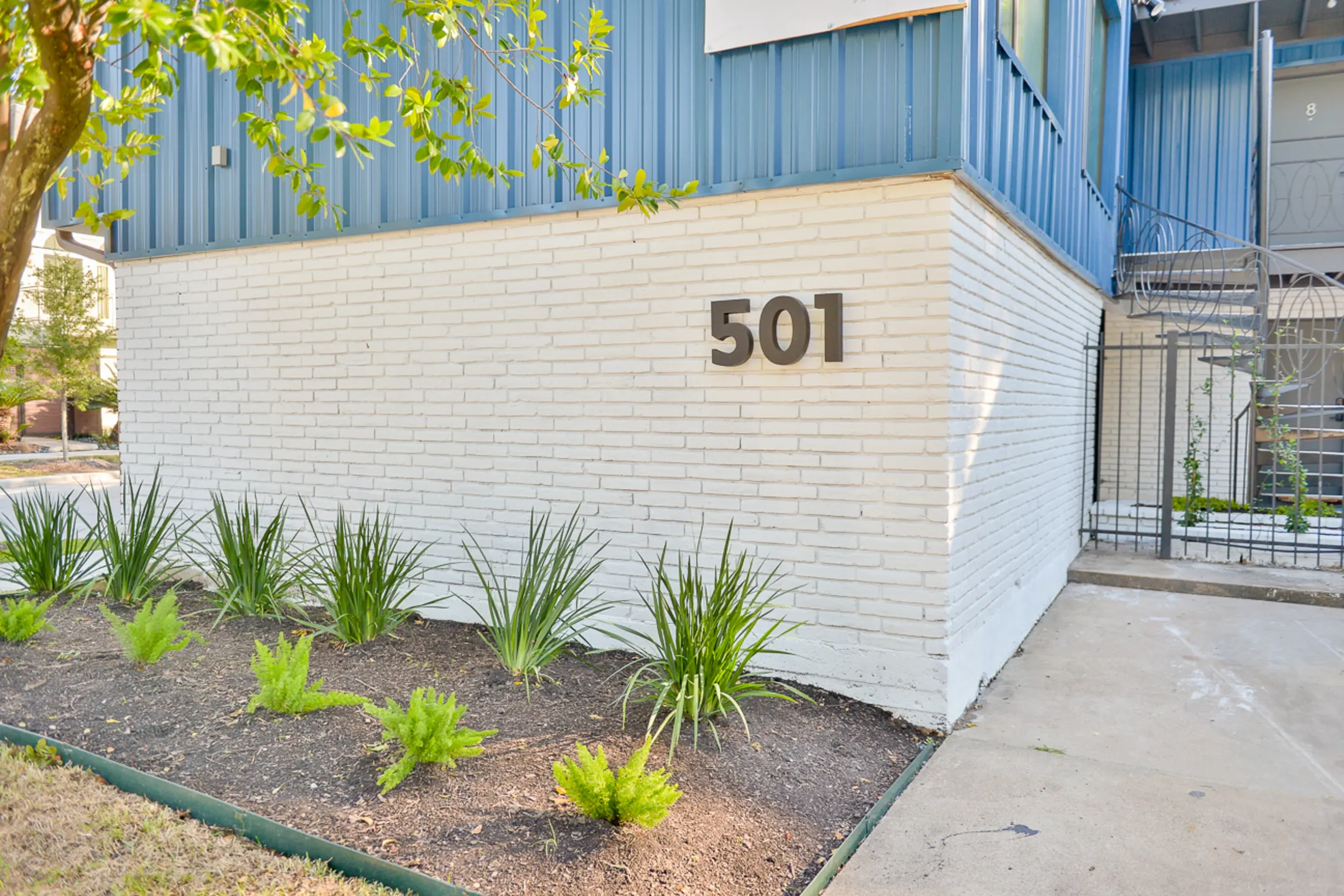 Community Signage - Montrose III- 501 Branard - Houston, TX
