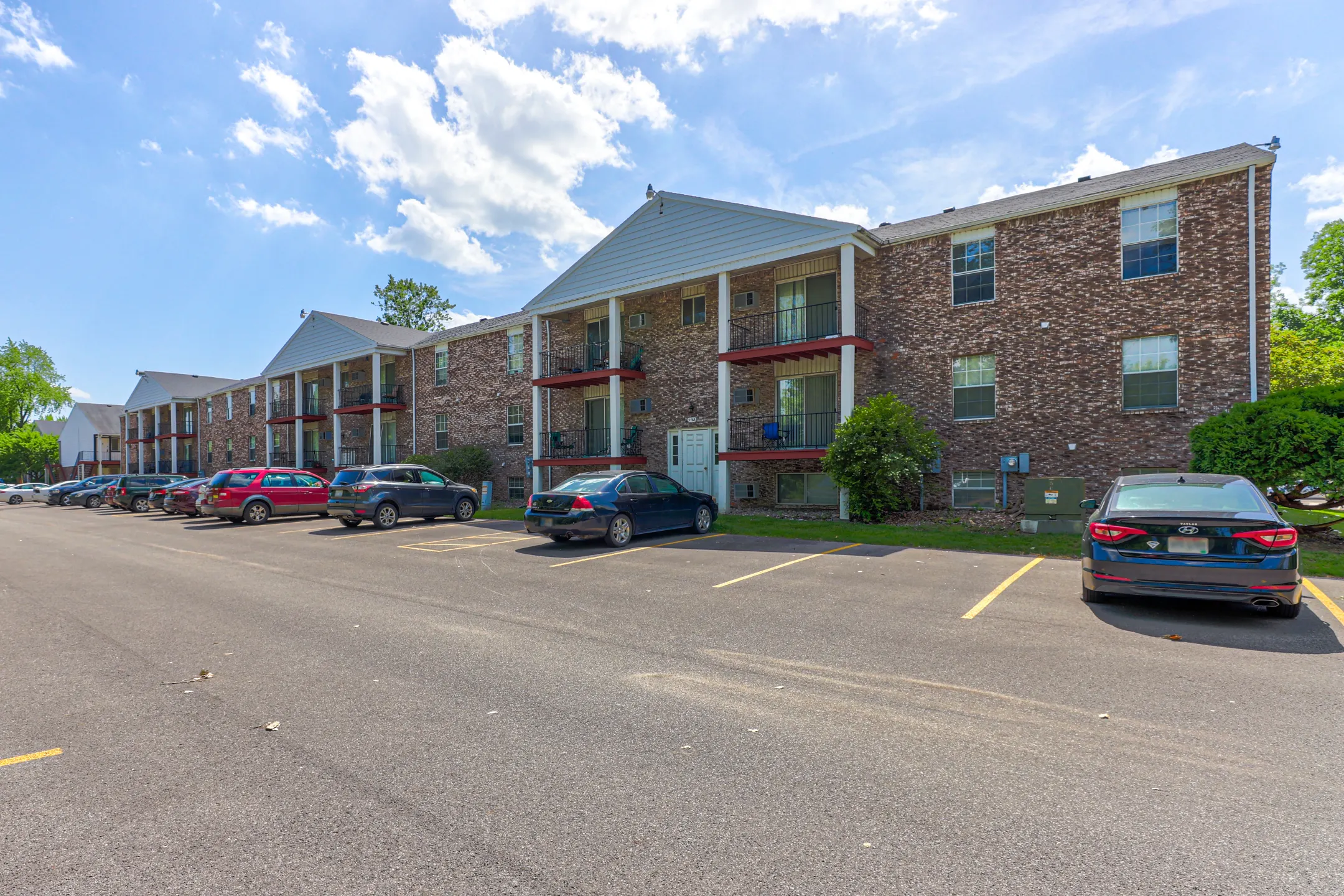 Oak Hill Apartments - 3776 Hill Ave | Toledo, OH for Rent | Rent.