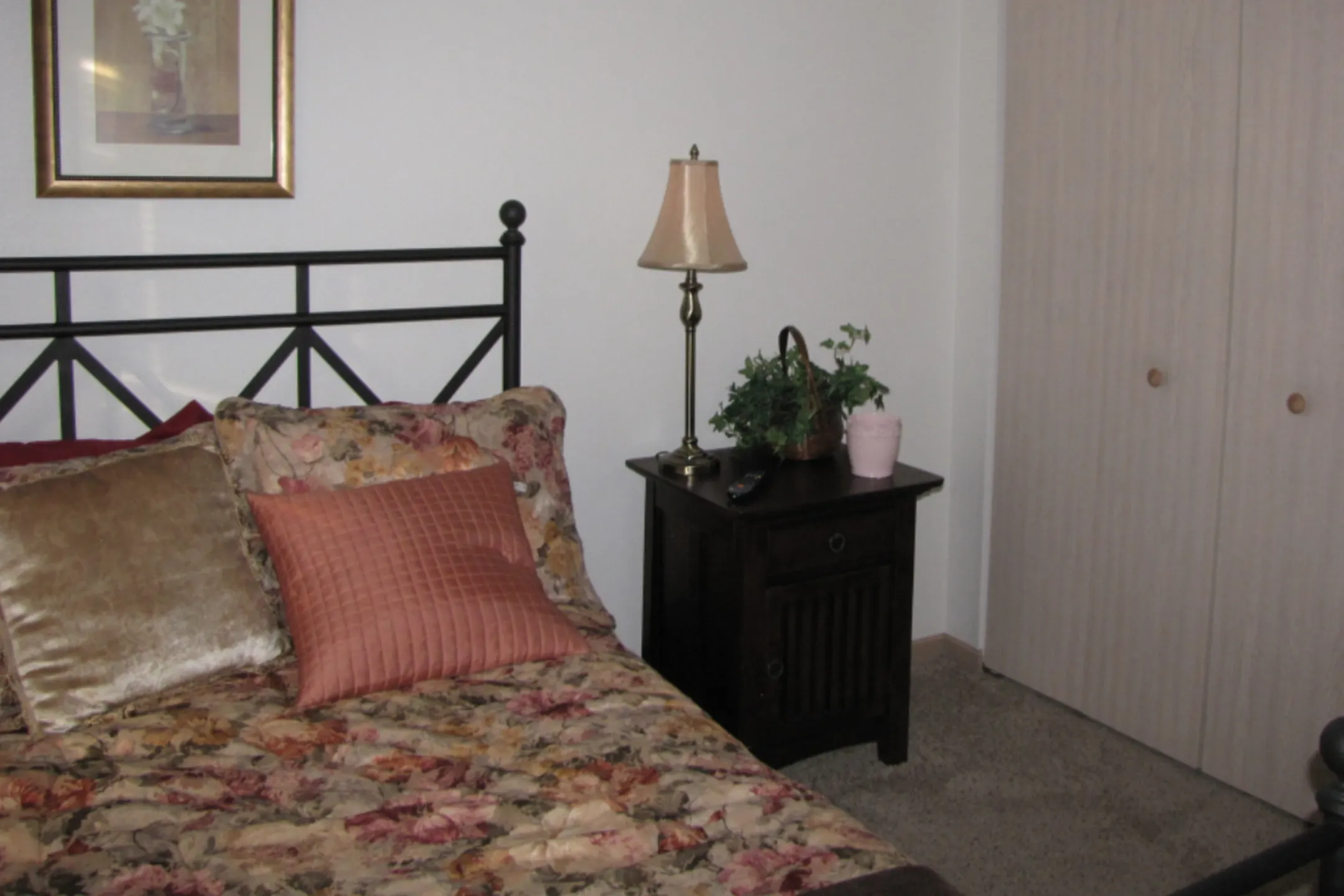 Bedroom - Country View Apartments - Toledo, OH