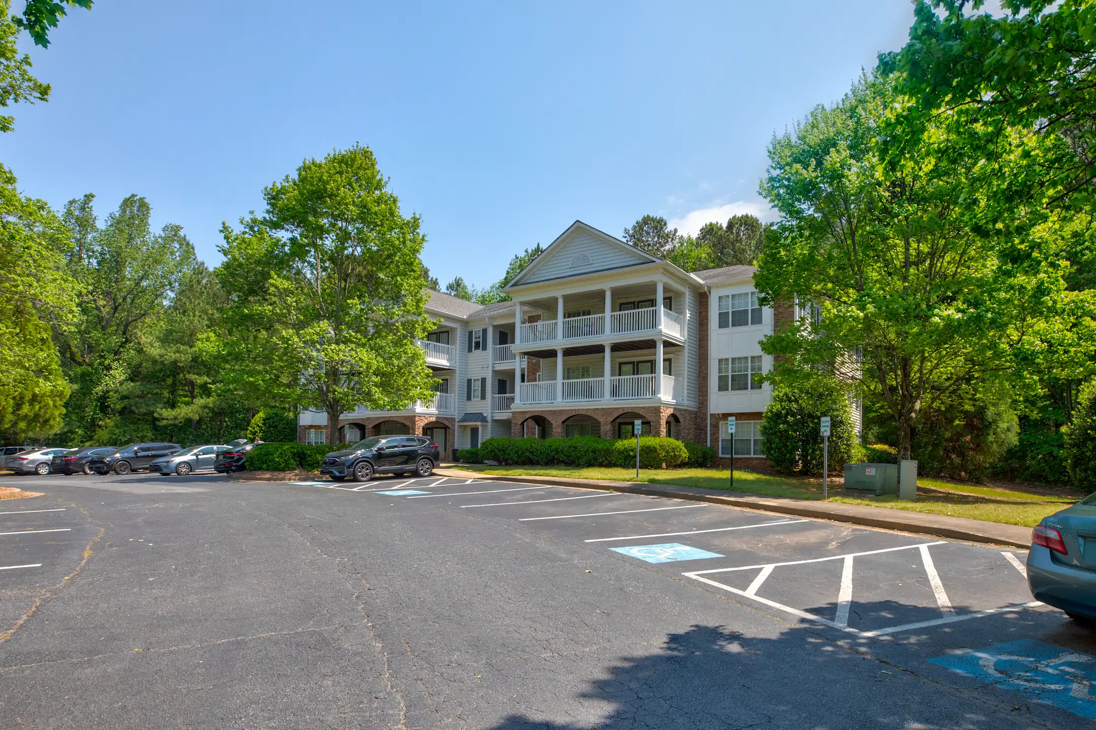 Landmark at Coventry Pointe Apartment Homes Apartments Lawrenceville