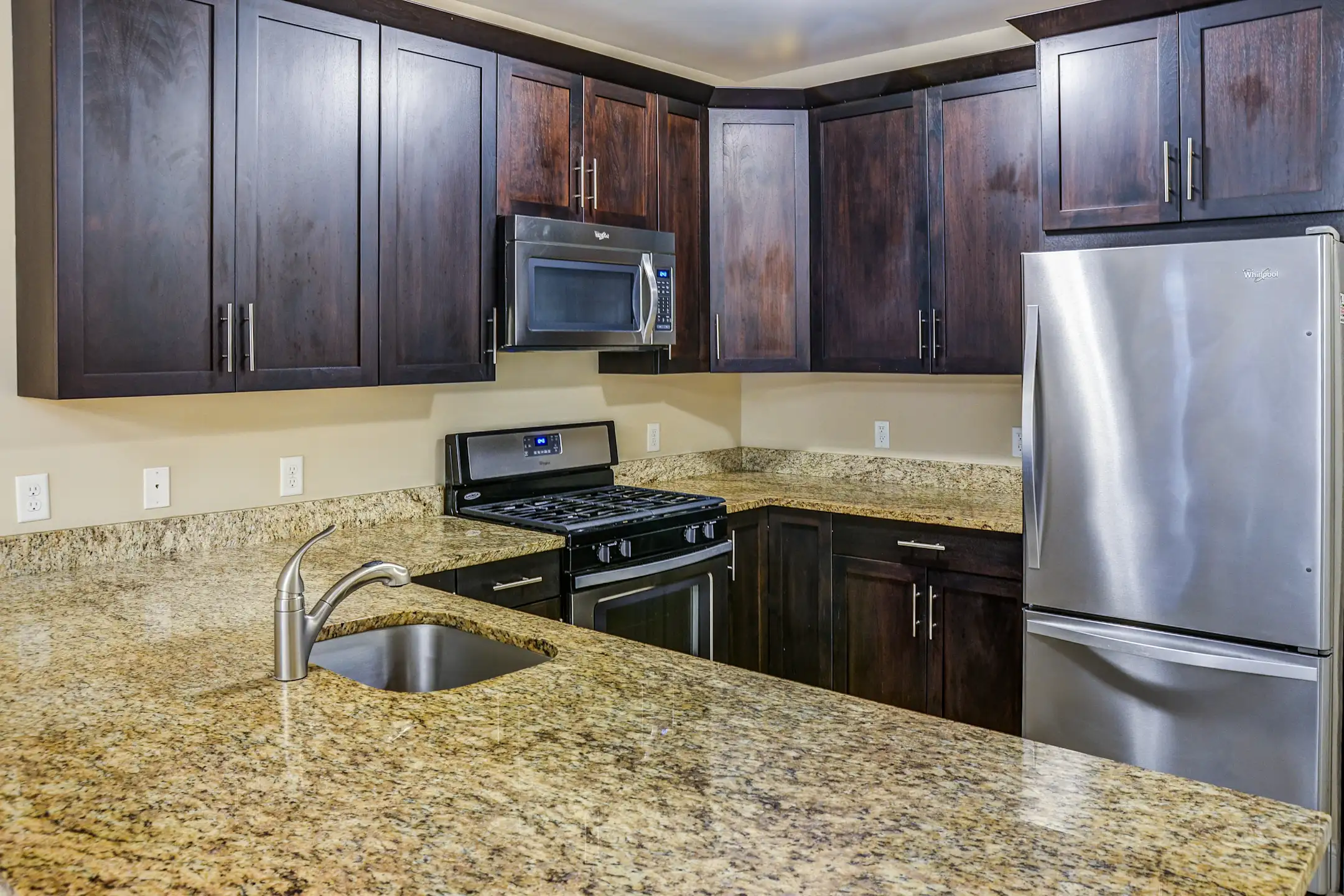 Oakes Pond at Bloomfield Apartments Bloomfield, NJ 07003