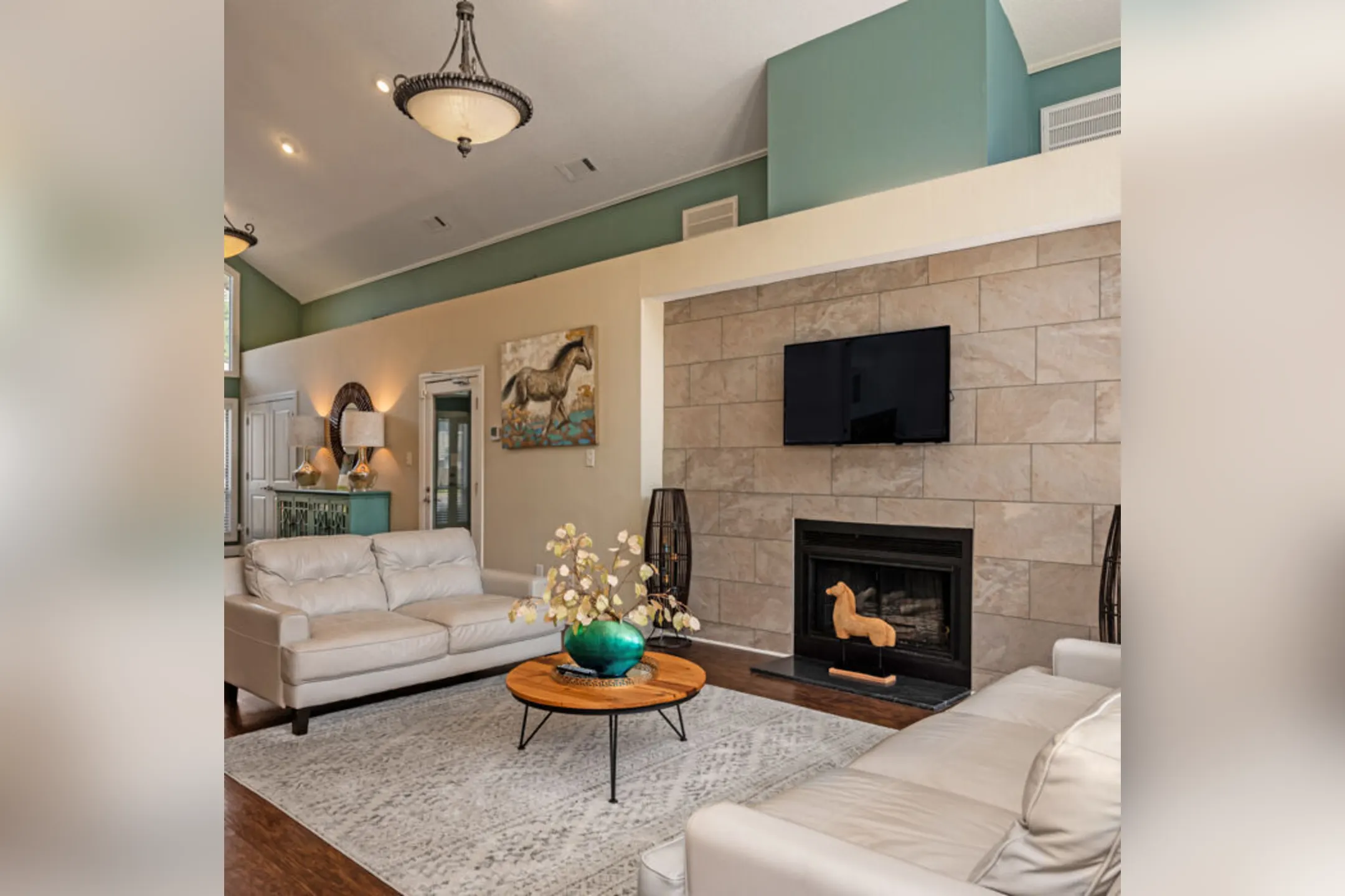 Living Room - Kimmerly Glen Apartments - Charlotte, NC