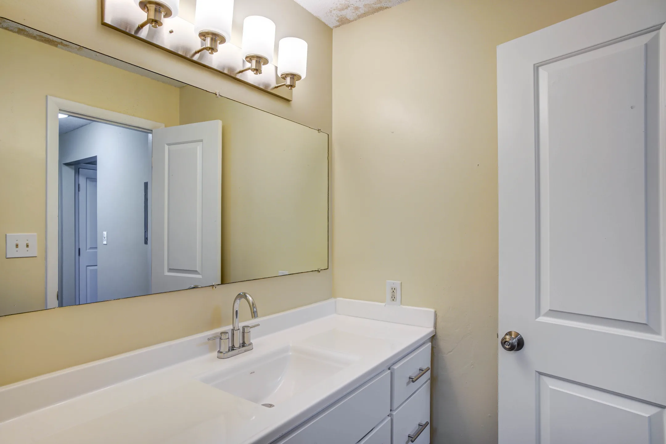 Bathroom - Bluff Ridge Apartment Homes - Jacksonville, NC