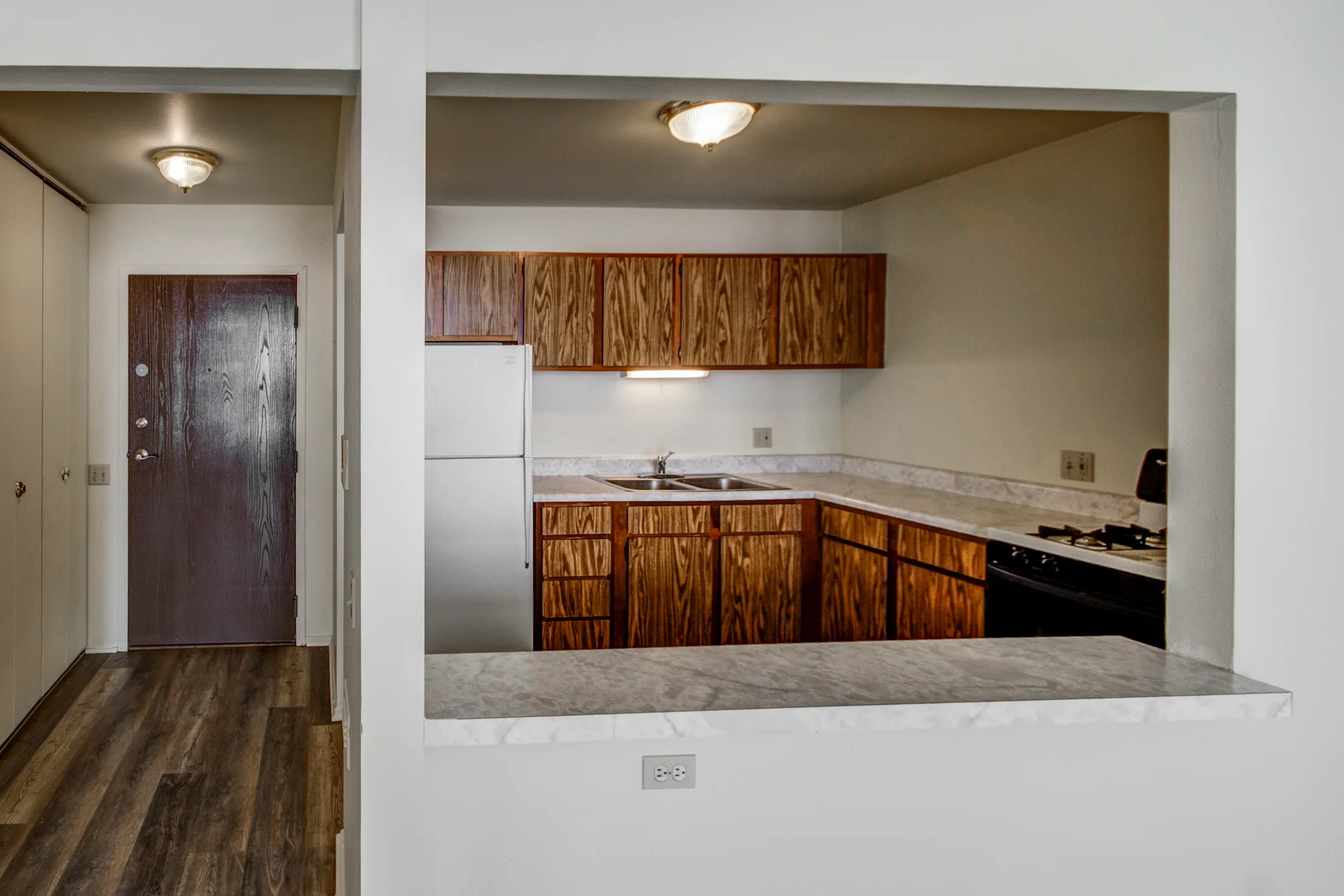 Kitchen - Walden Oaks - Woodstock, IL