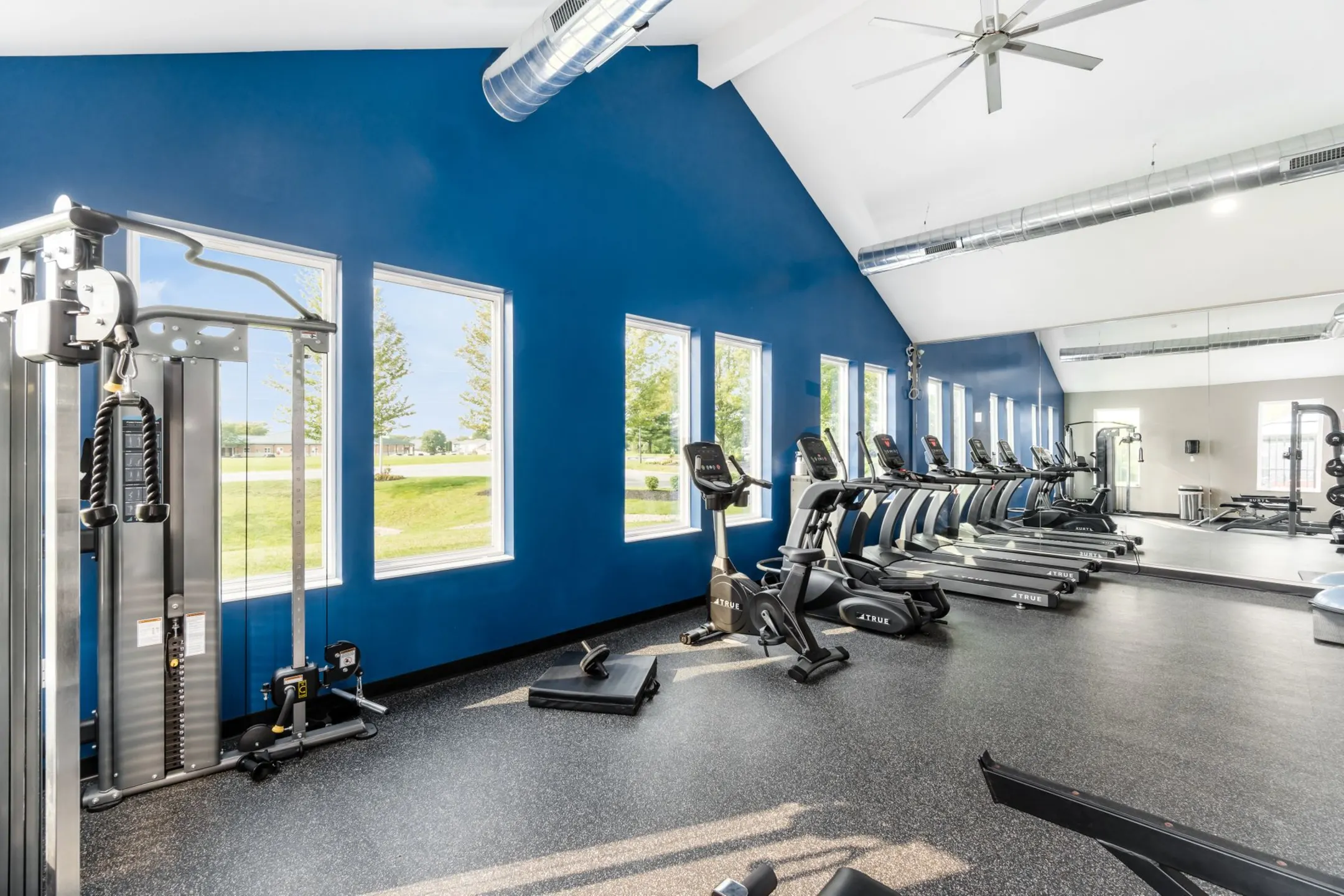Fitness Weight Room - The Estates at Brentwood Lake - Reynoldsburg, OH