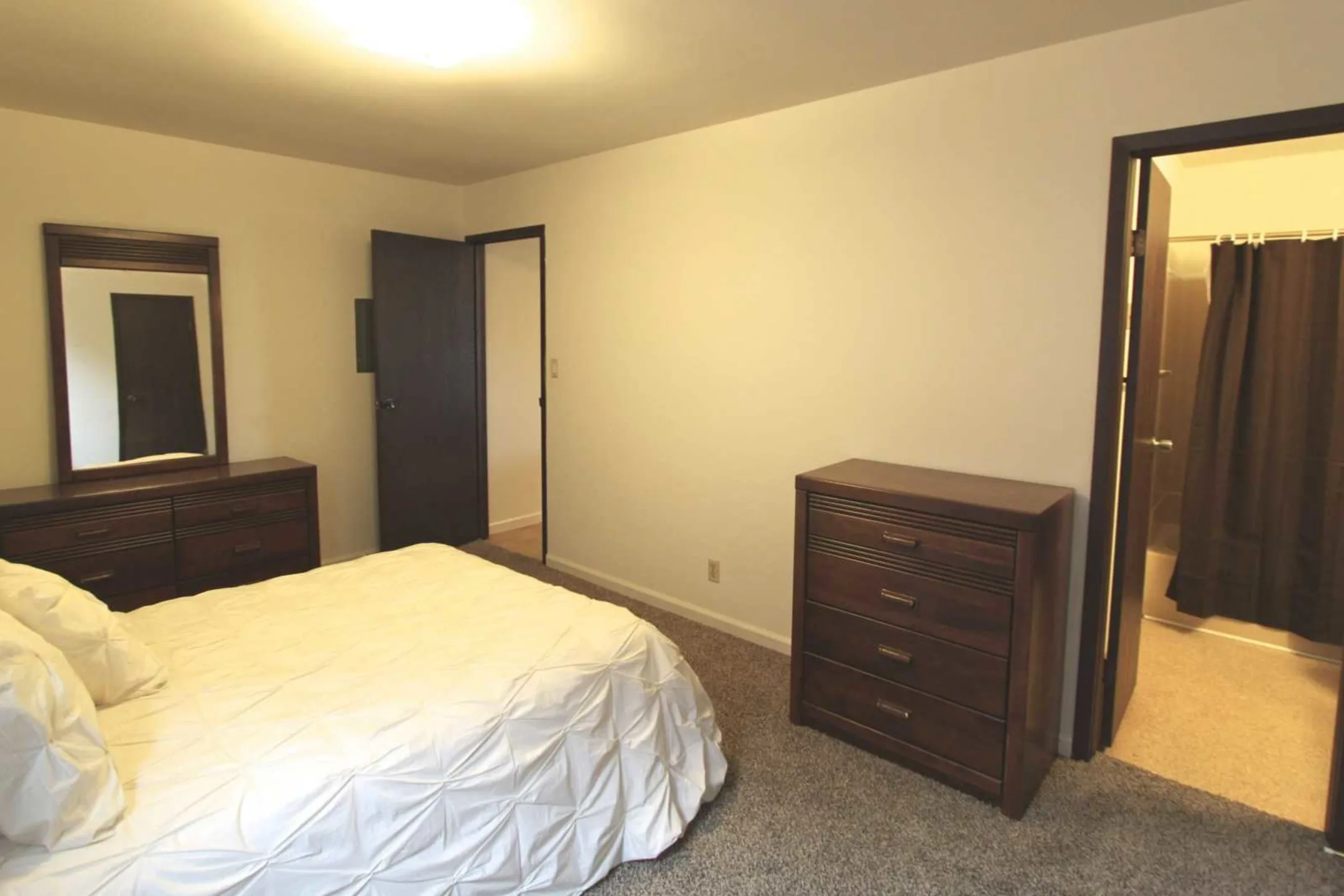 Bedroom - Stateline Apartments - Oak Grove, KY