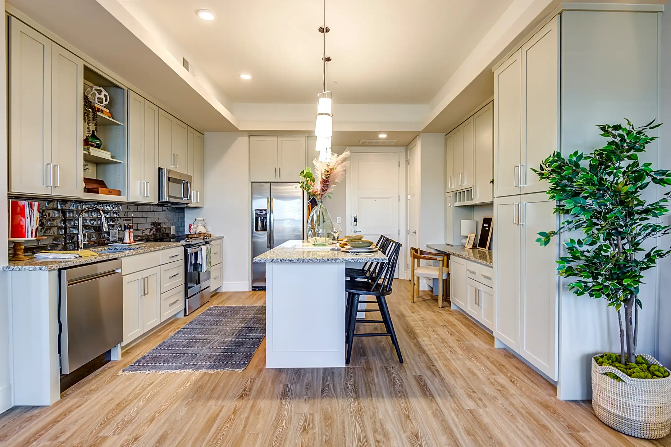 The Jackson at Viridian 4101 Viridian Village Drive Arlington, TX