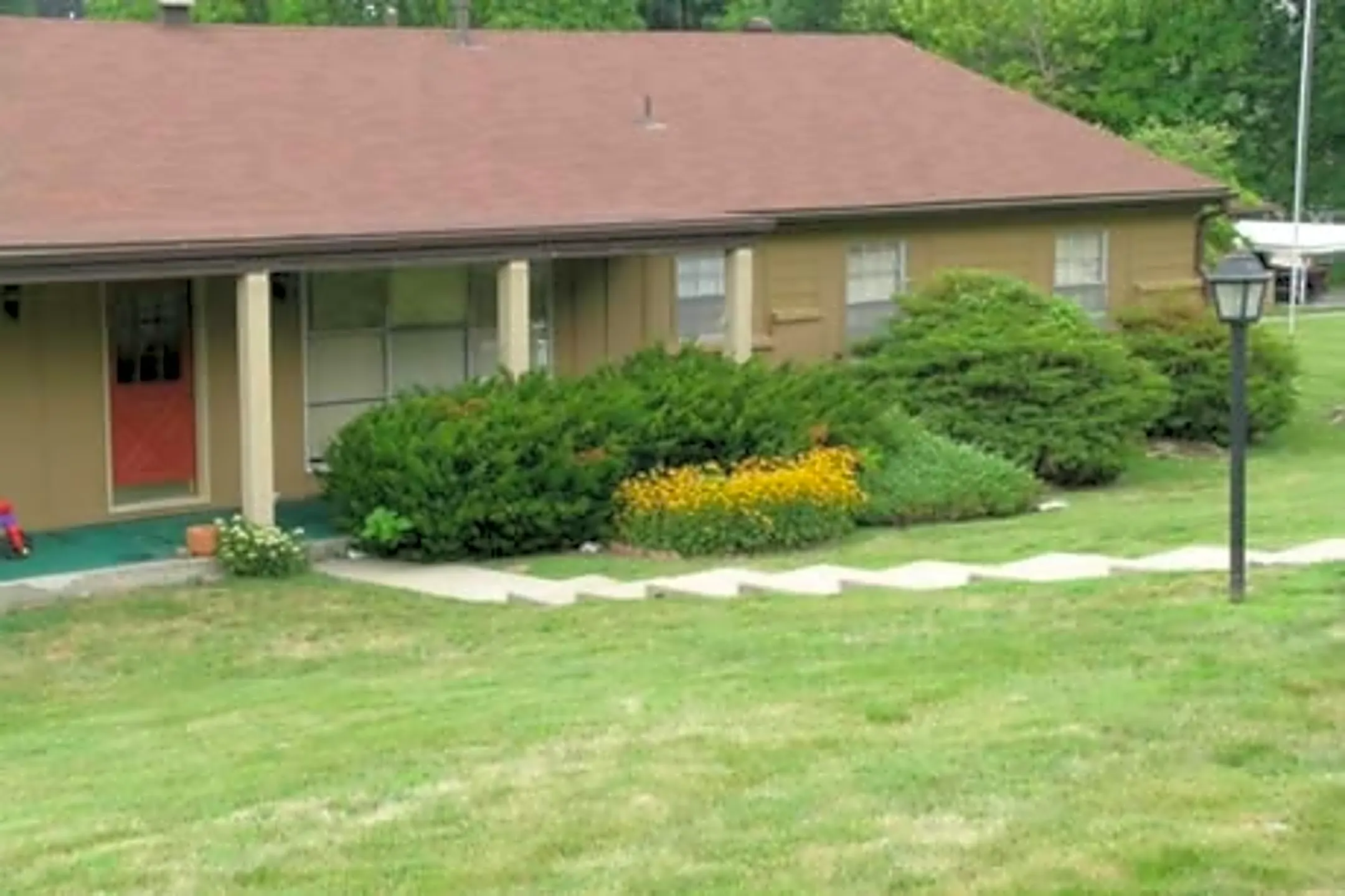 Frederick Avenue Apartments 2901 Frederick Ave Saint Joseph, MO