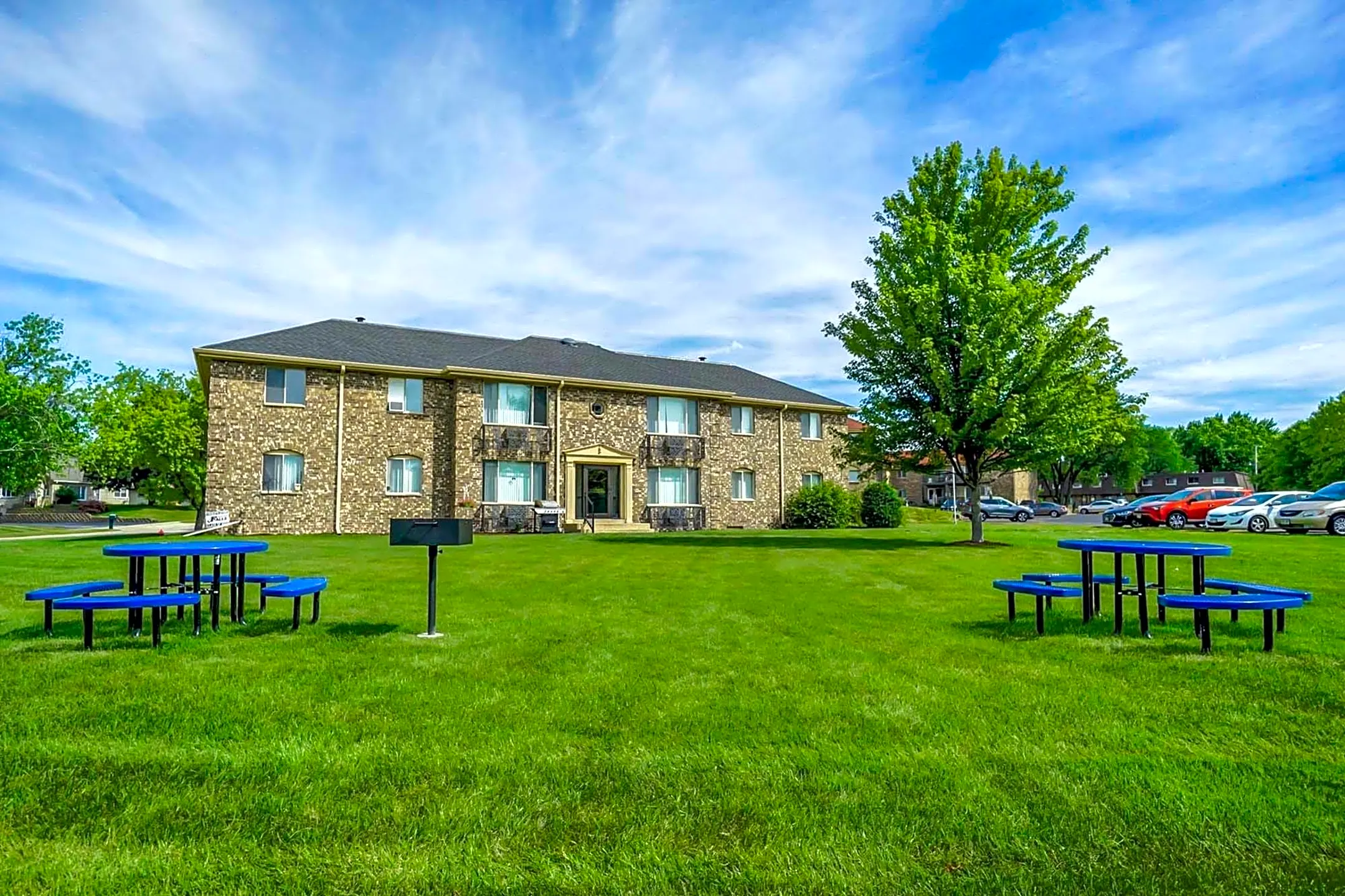 Stone Point Apartments - Menomonee Falls, WI 53051