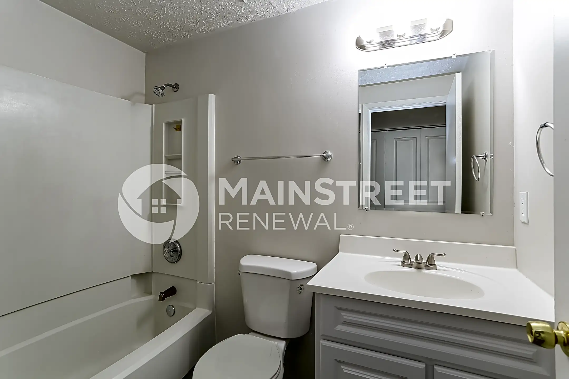Bathroom - 3125 Dewbourne Dr - Reynoldsburg, OH