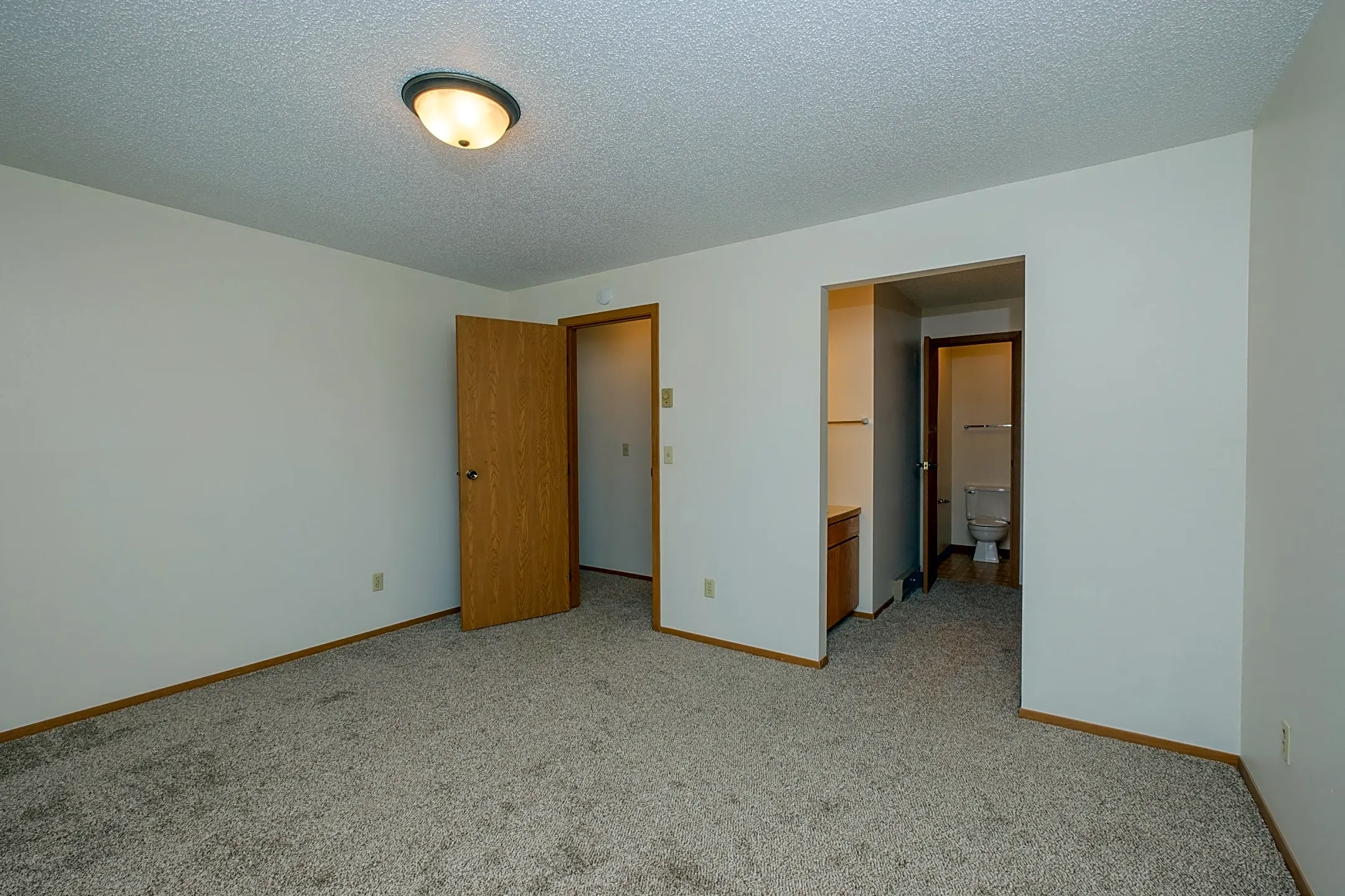 Bedroom - Kentwood Manor Office - Fargo, ND