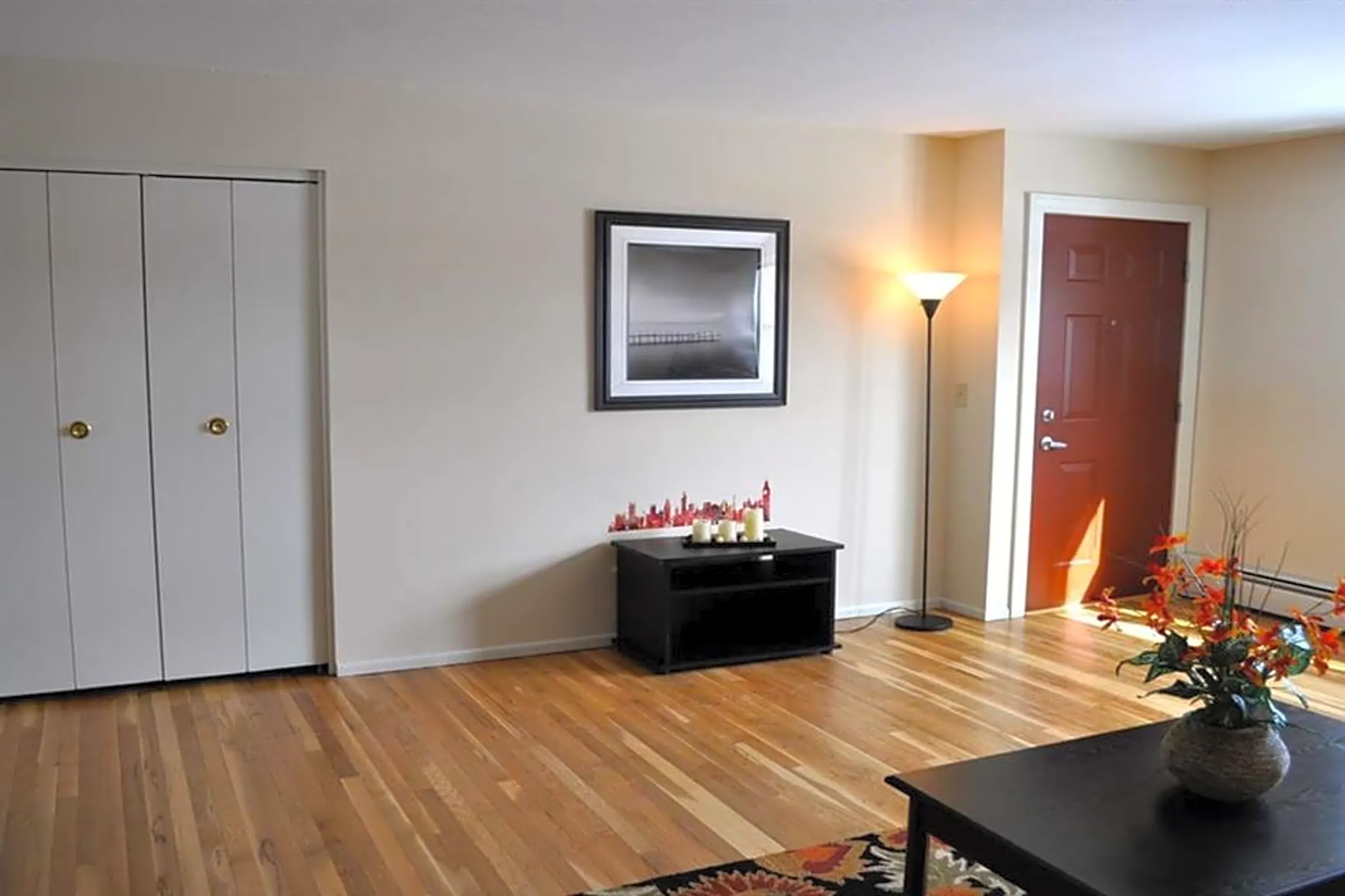 Living Room - Laurel Ridge Apartments - Northampton, MA