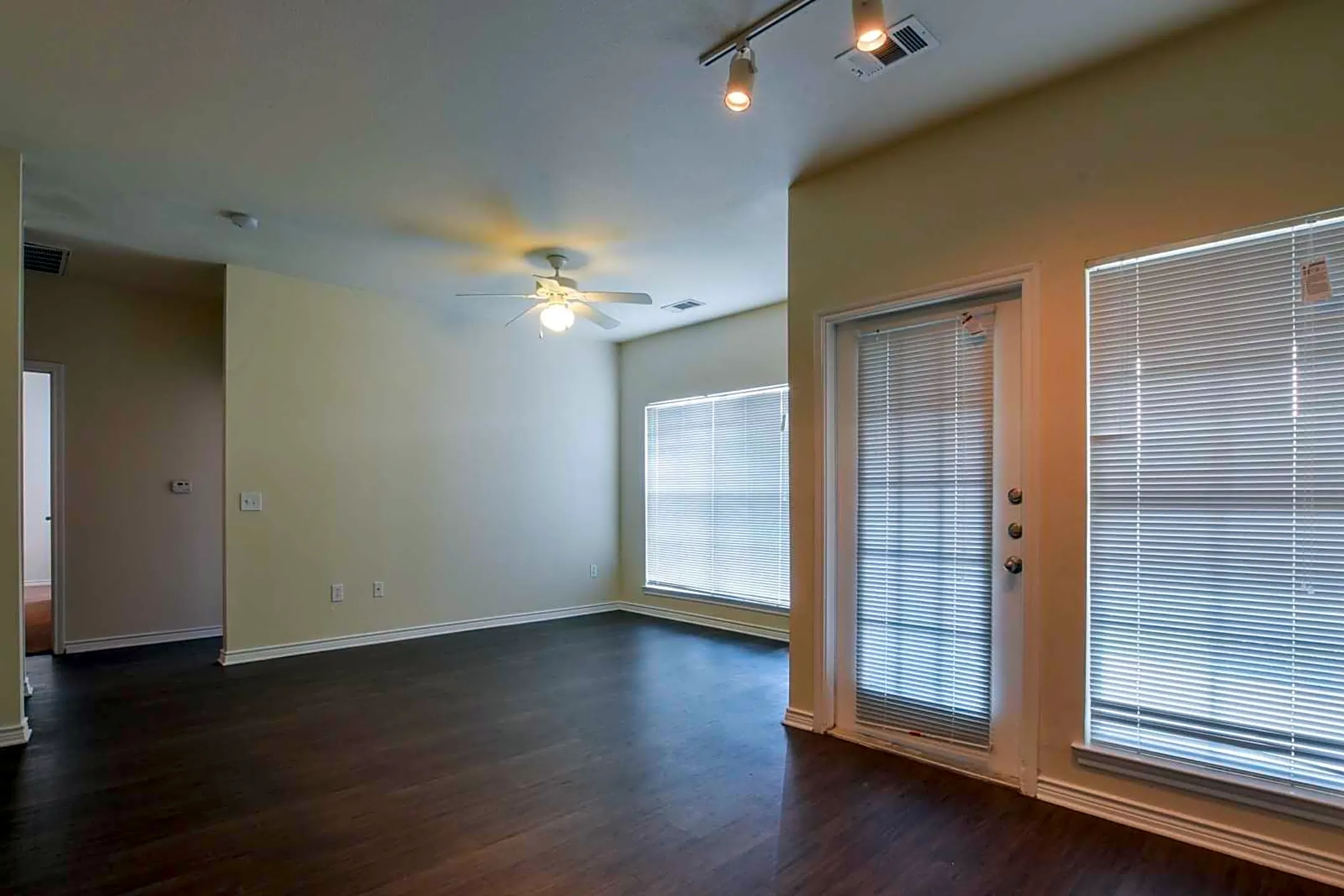 Living Room - River Square Apartments - Corpus Christi, TX