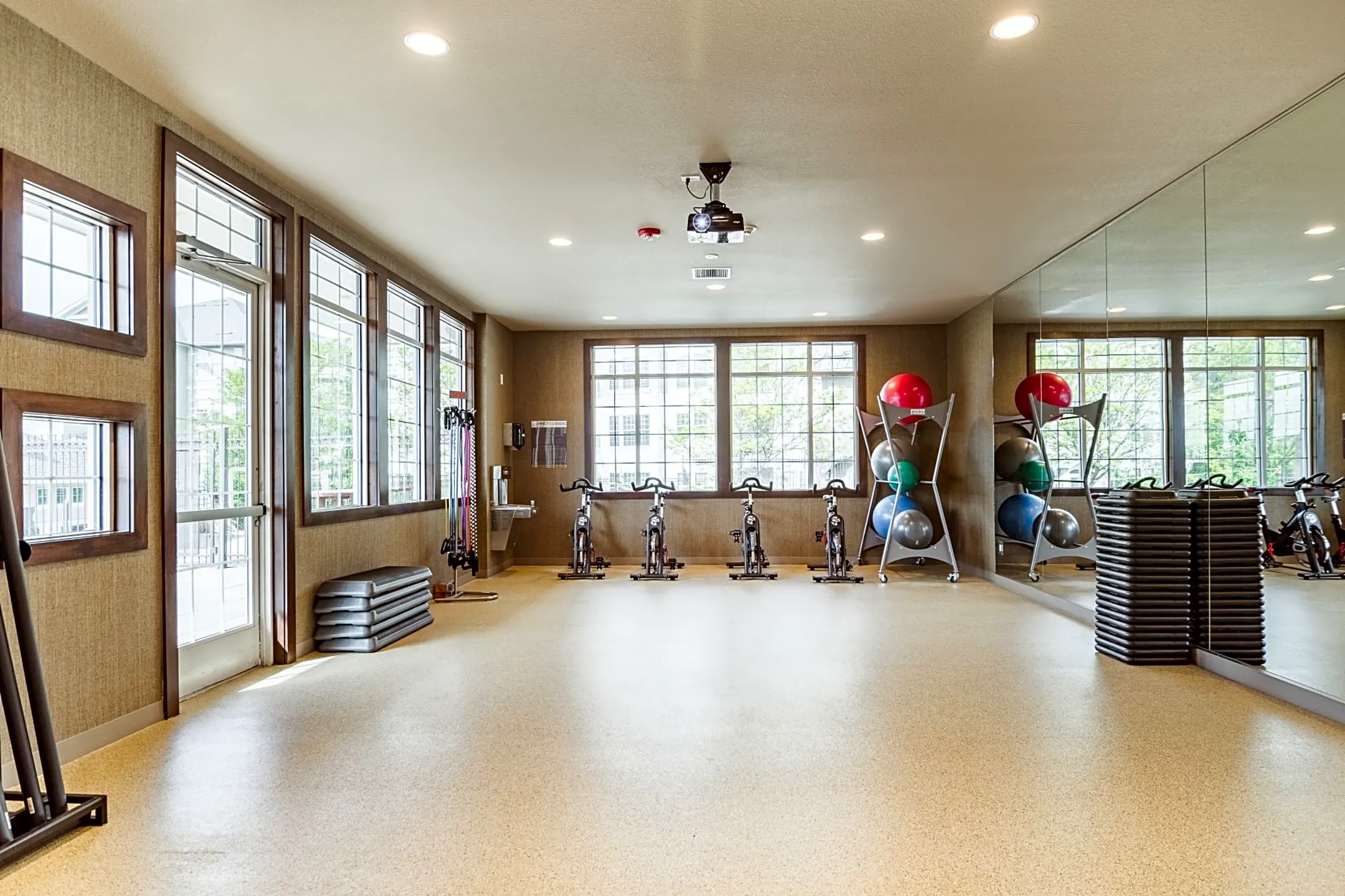 IMT Lone Tree Apartments 10047 Park Meadows Dr Lone Tree, CO