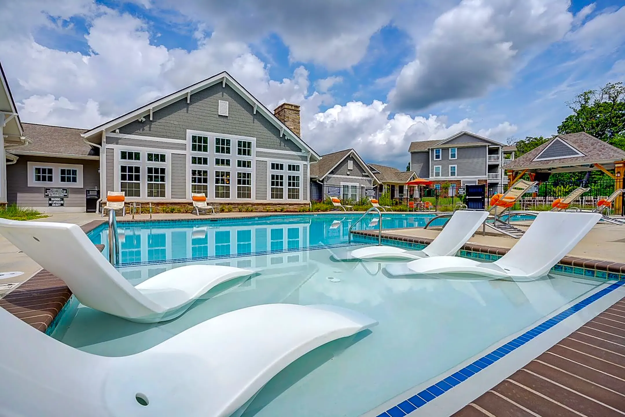 Pool - The Retreat Apartments - Roanoke, VA