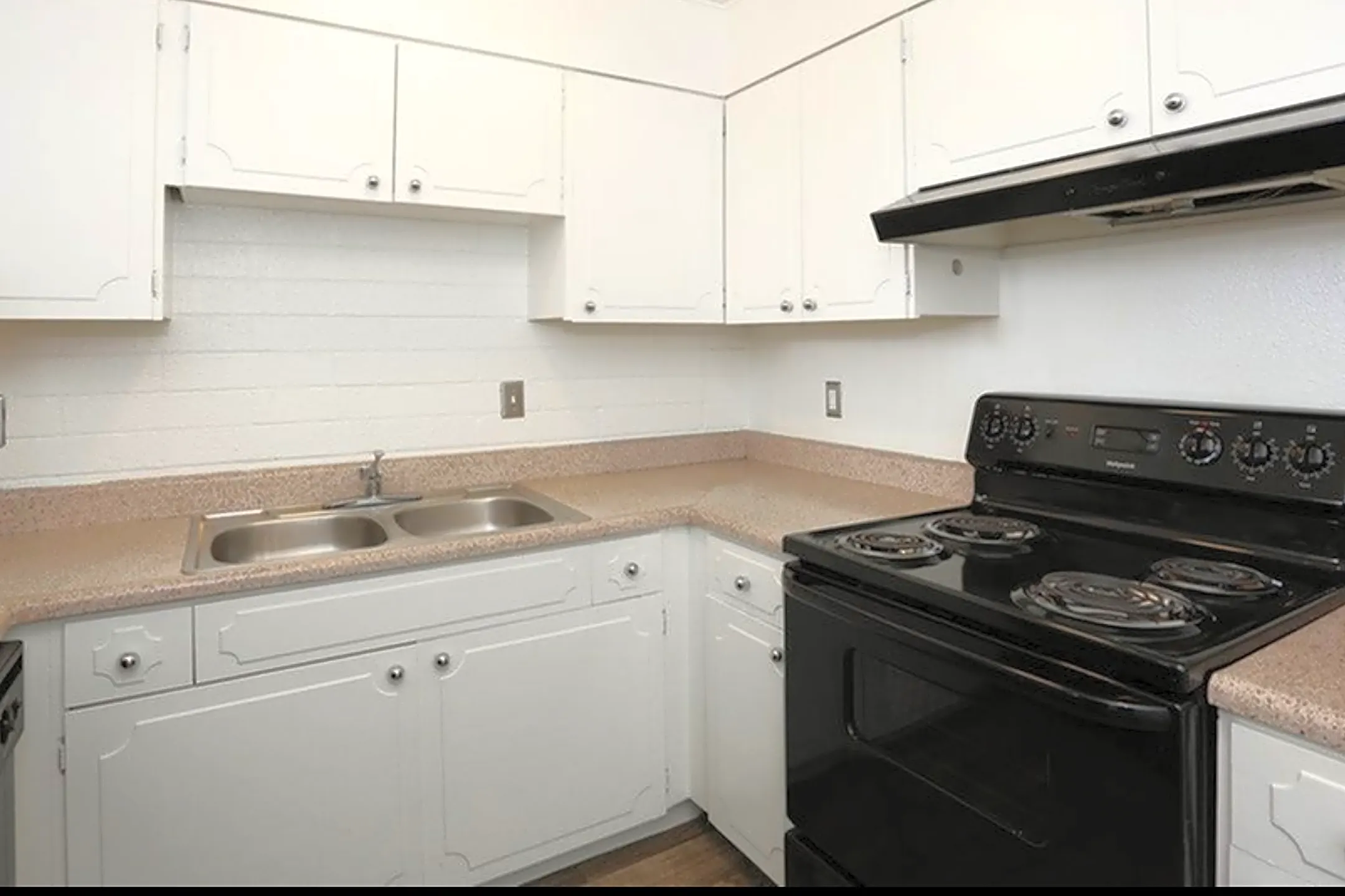 Kitchen - Parkside Apartment Homes - Tempe, AZ