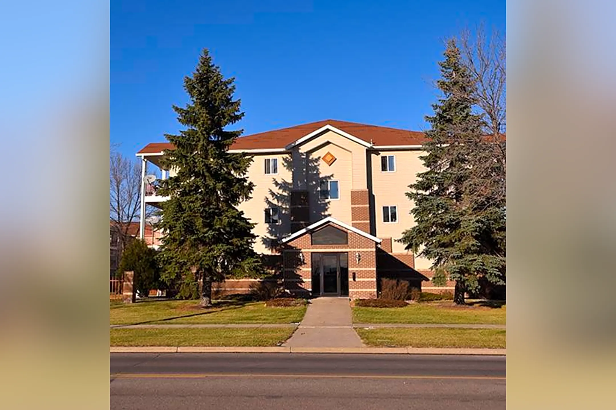 Building - Sun West I & II Apartment Homes - Fargo, ND