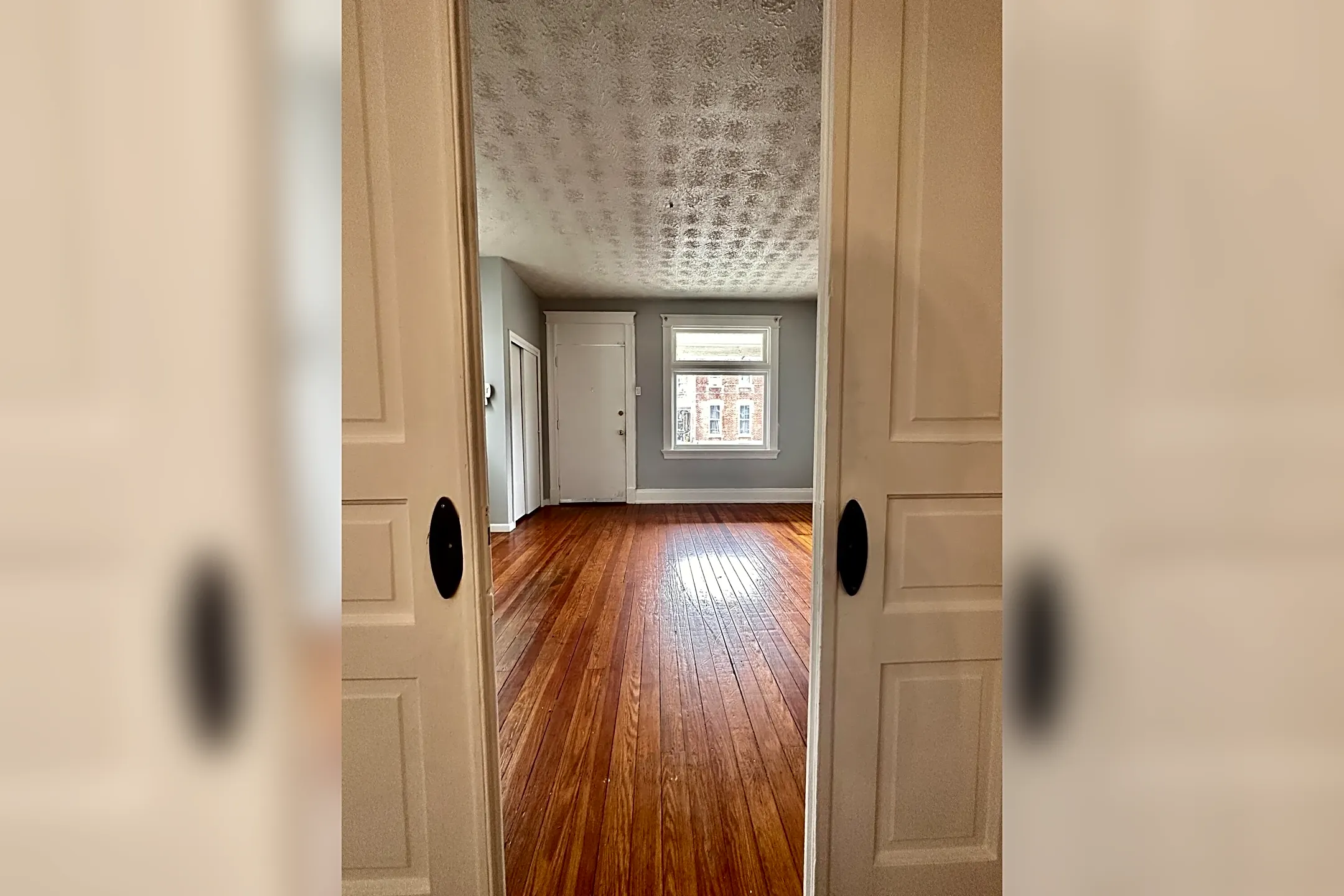 Living Room - 410 E 17th St - Covington, KY