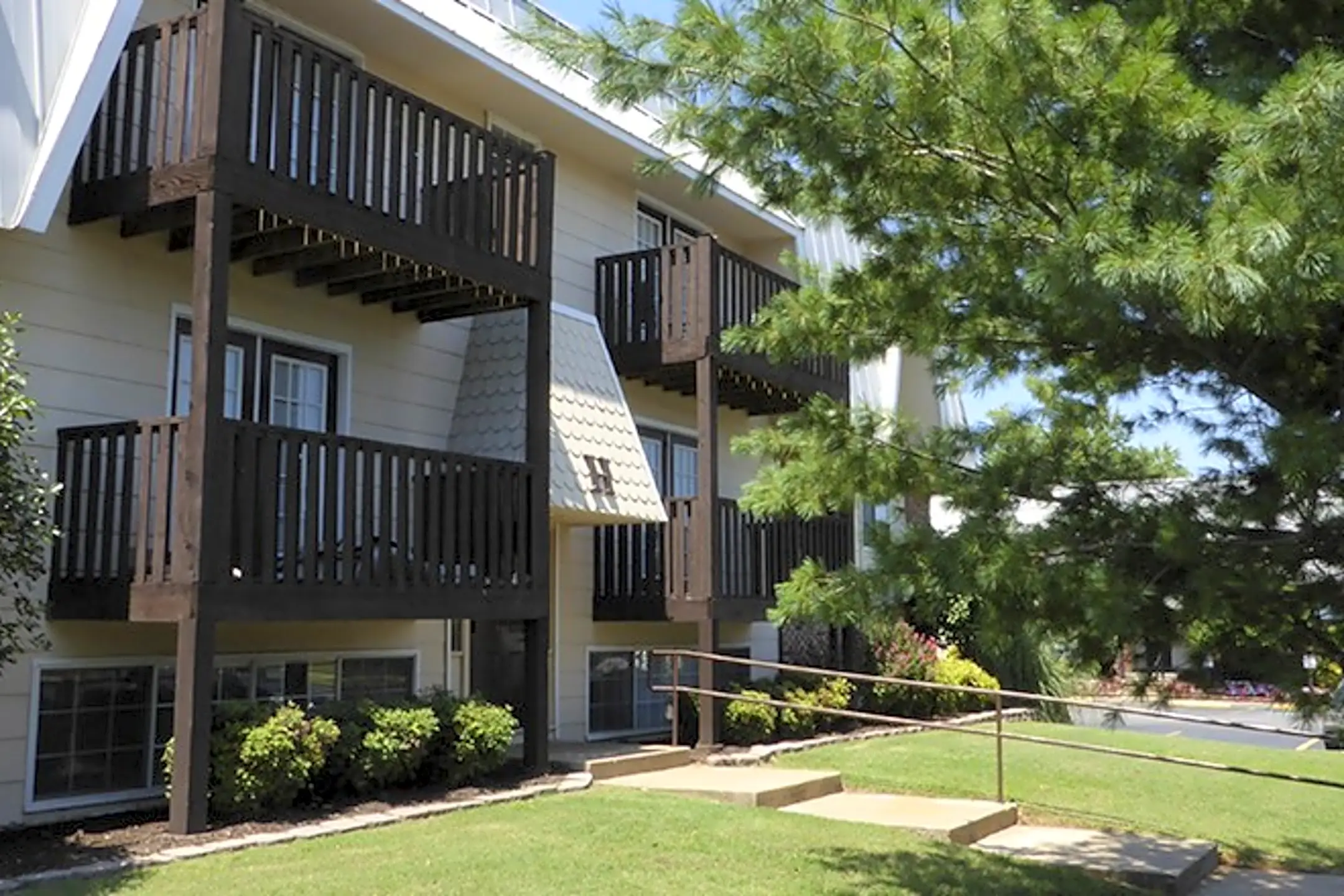 North Creekside Apartments Fayetteville, AR 72703