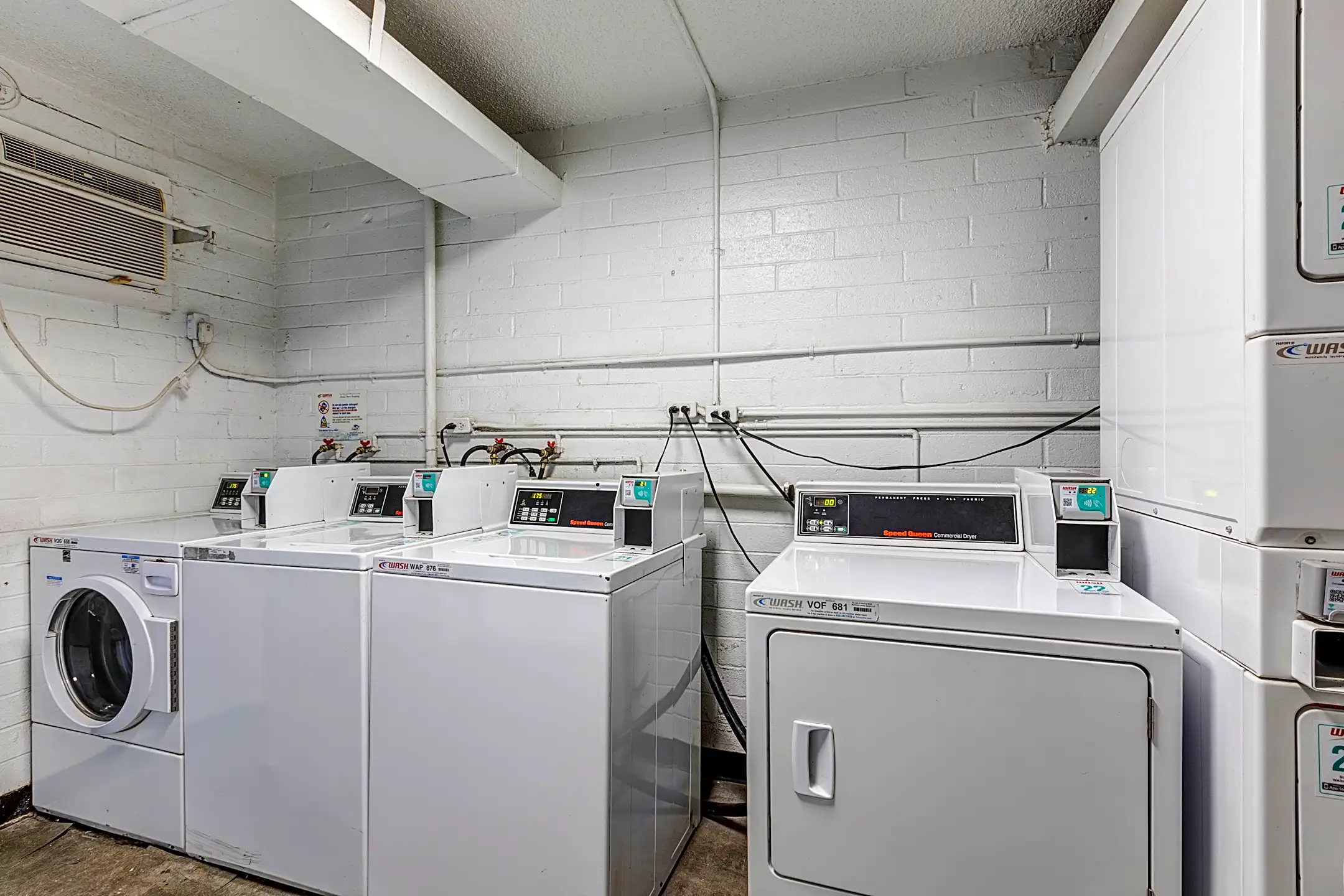 Elton Apartment Homes 2420 N 24th St Phoenix, AZ Apartments for