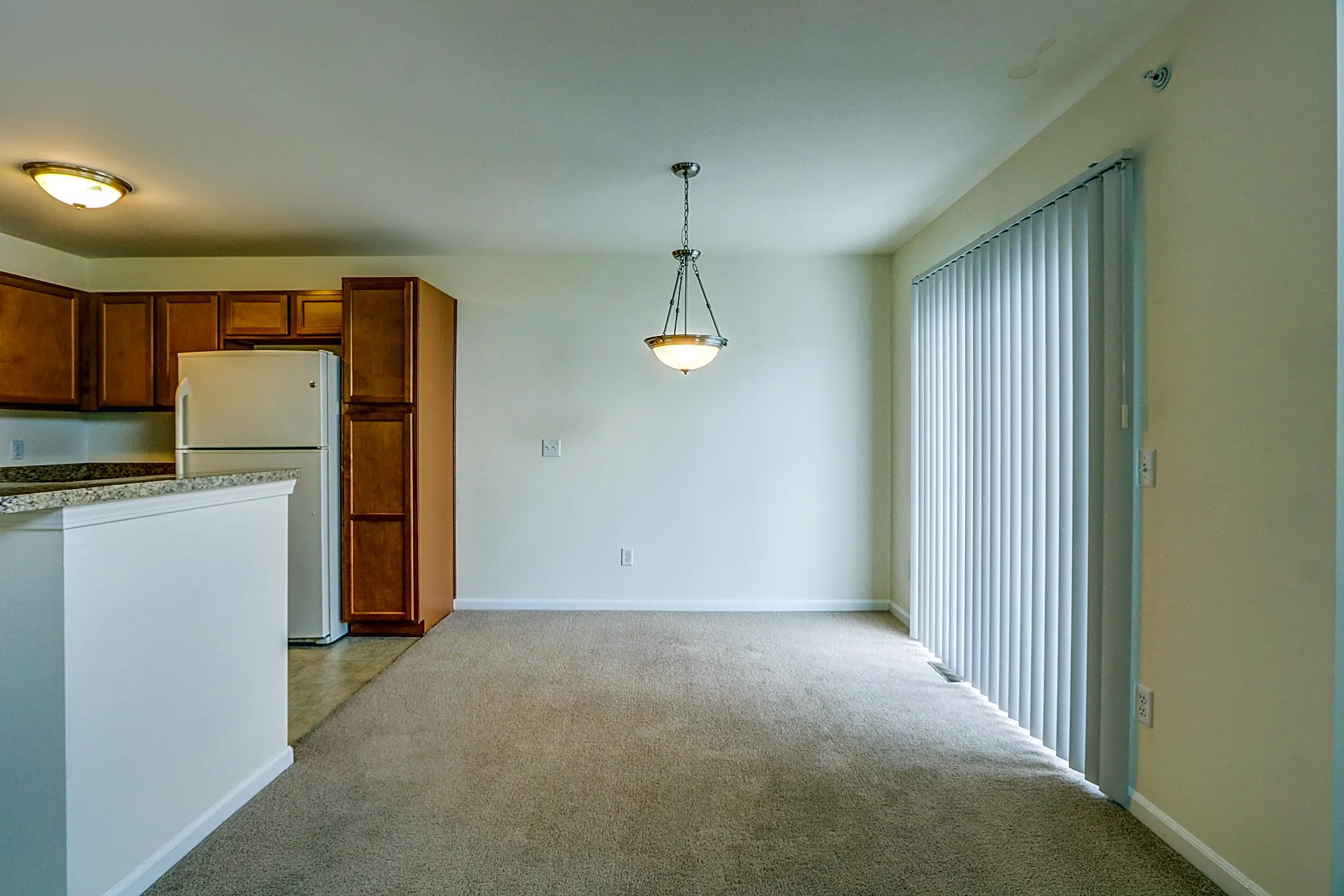 Ashford Apartments w/ Garages Shelby Township, MI 48317