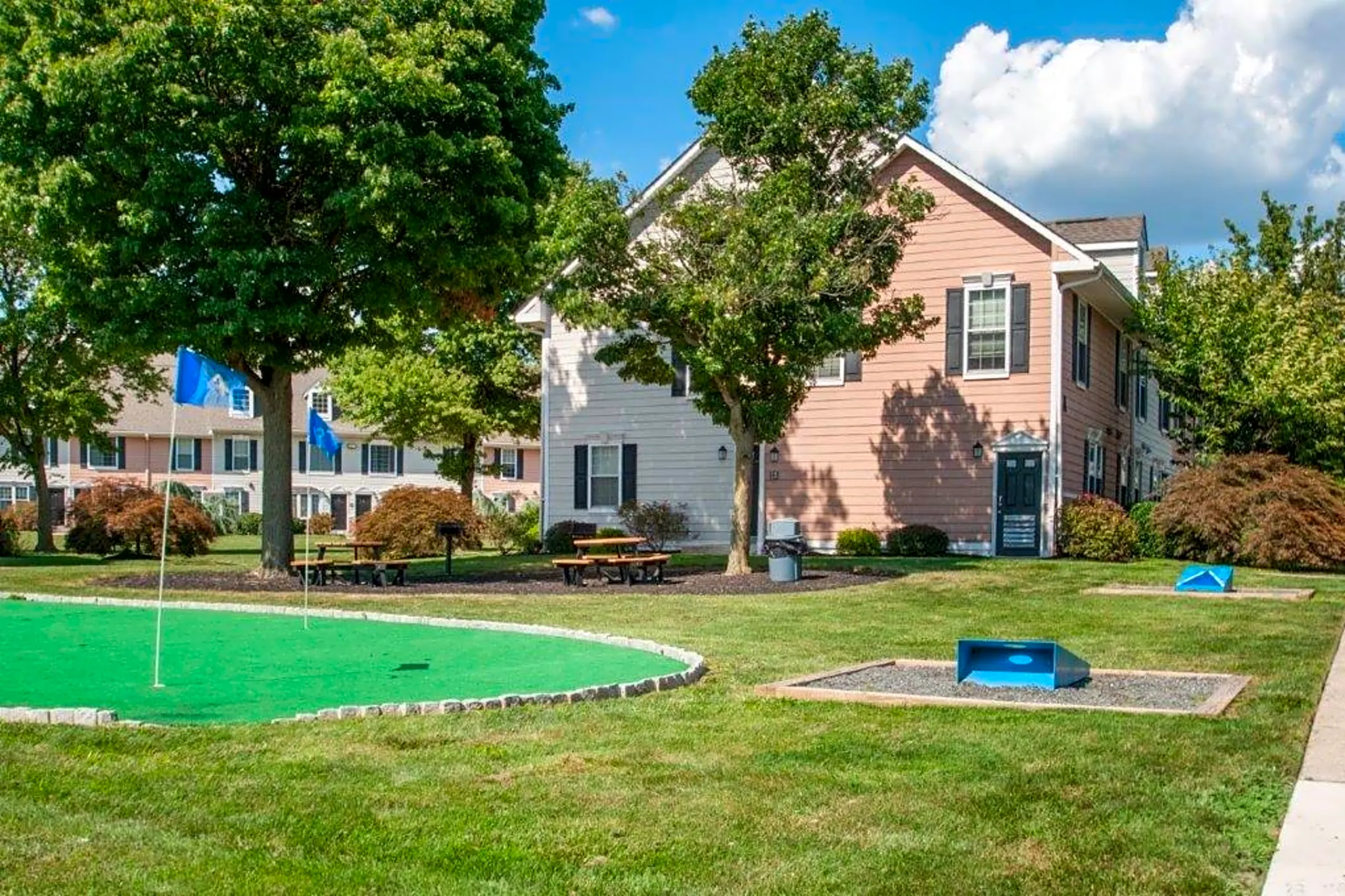 Montgomery Manor Apartments & Townhomes - Hatfield, PA