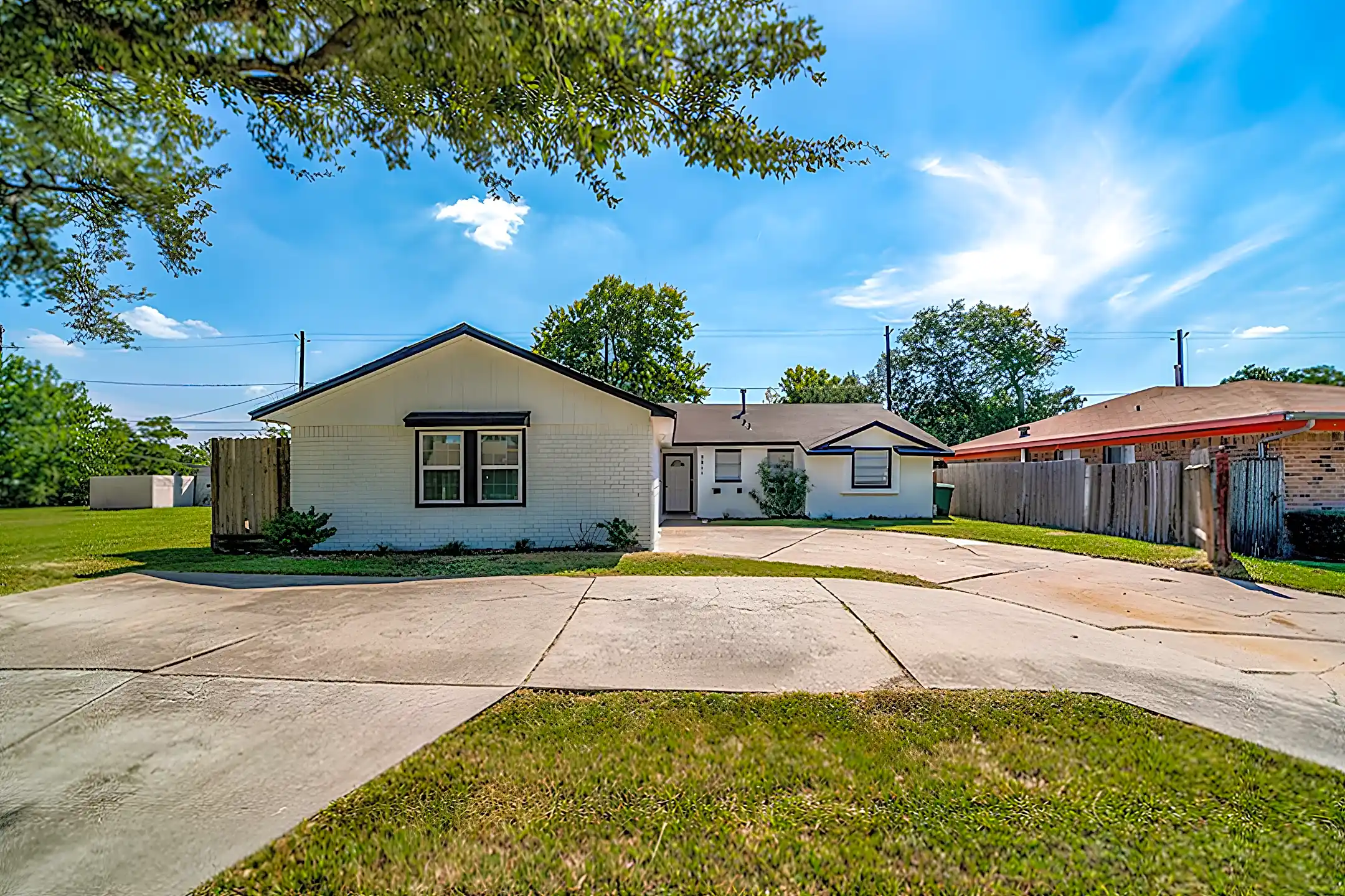 Street Houses Houston, TX 77045