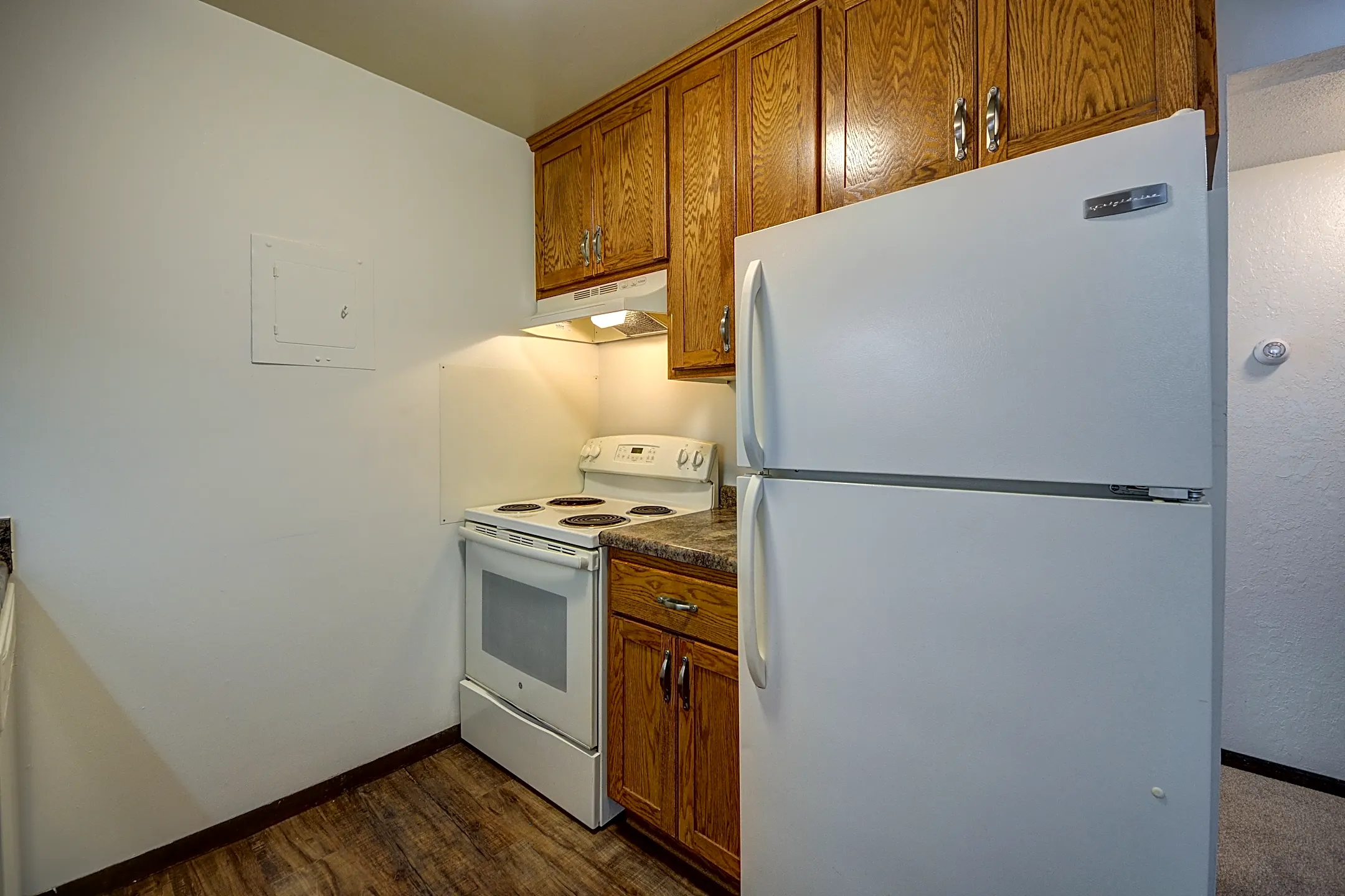 Edgerton Manor 2021 Edgerton Street Maplewood, MN Apartments for